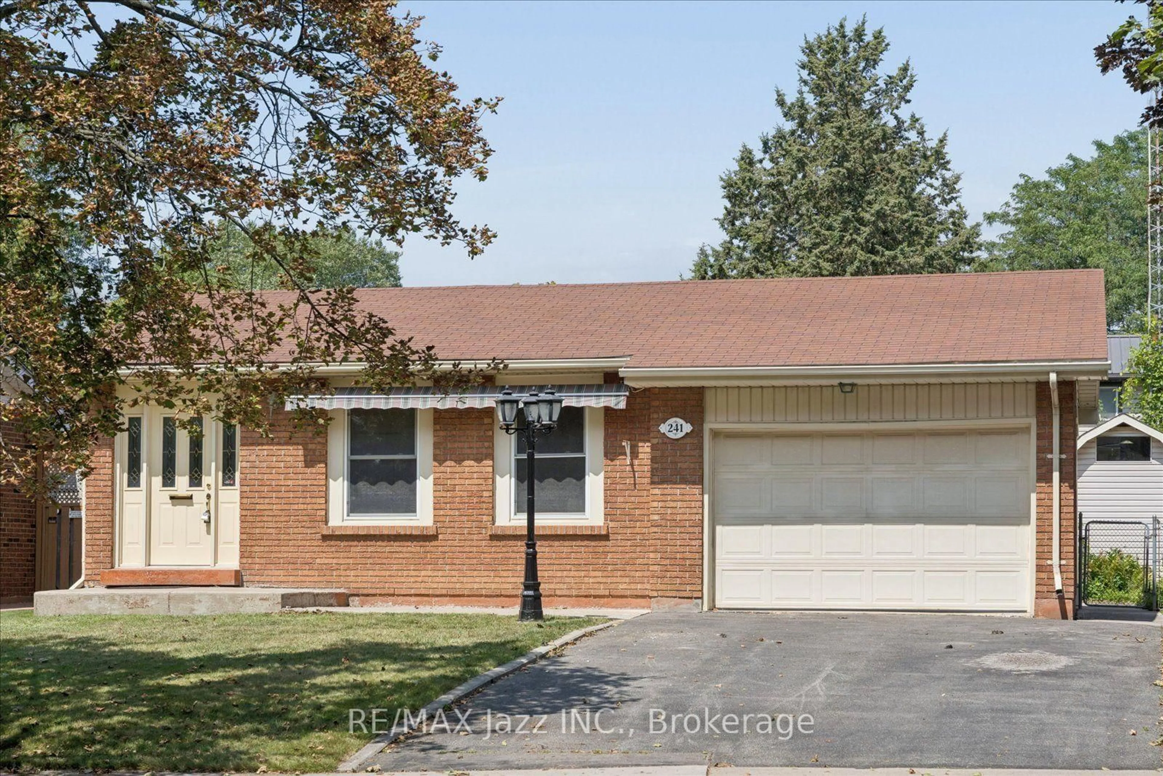 Home with brick exterior material, street for 241 Viewmount St, Oshawa Ontario L1H 7C2
