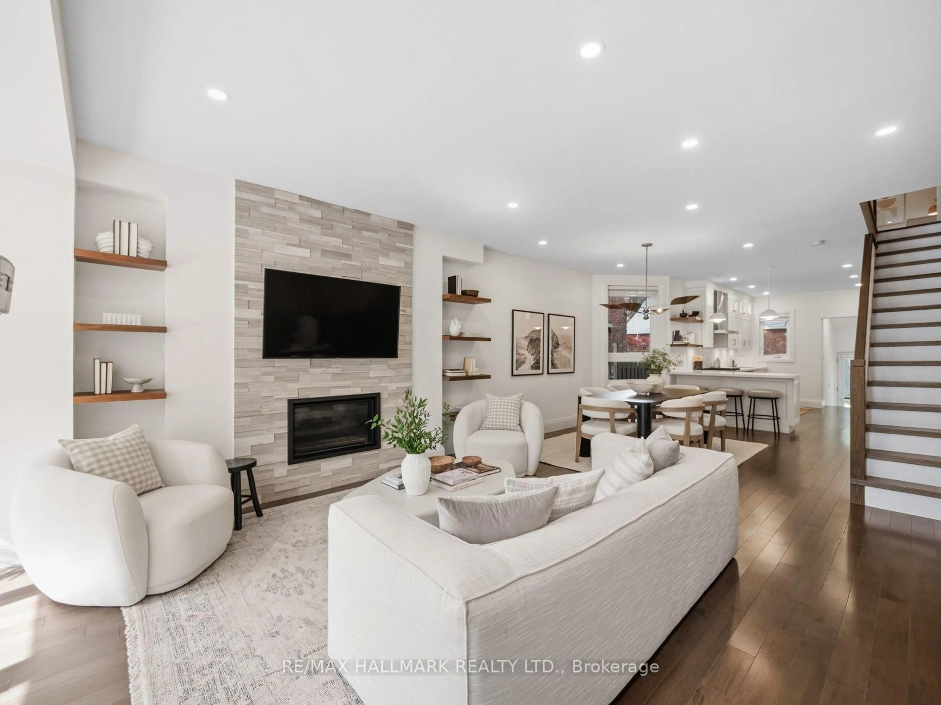 Living room with furniture, unknown for 189 Greenwood Ave, Toronto Ontario M4L 2P8