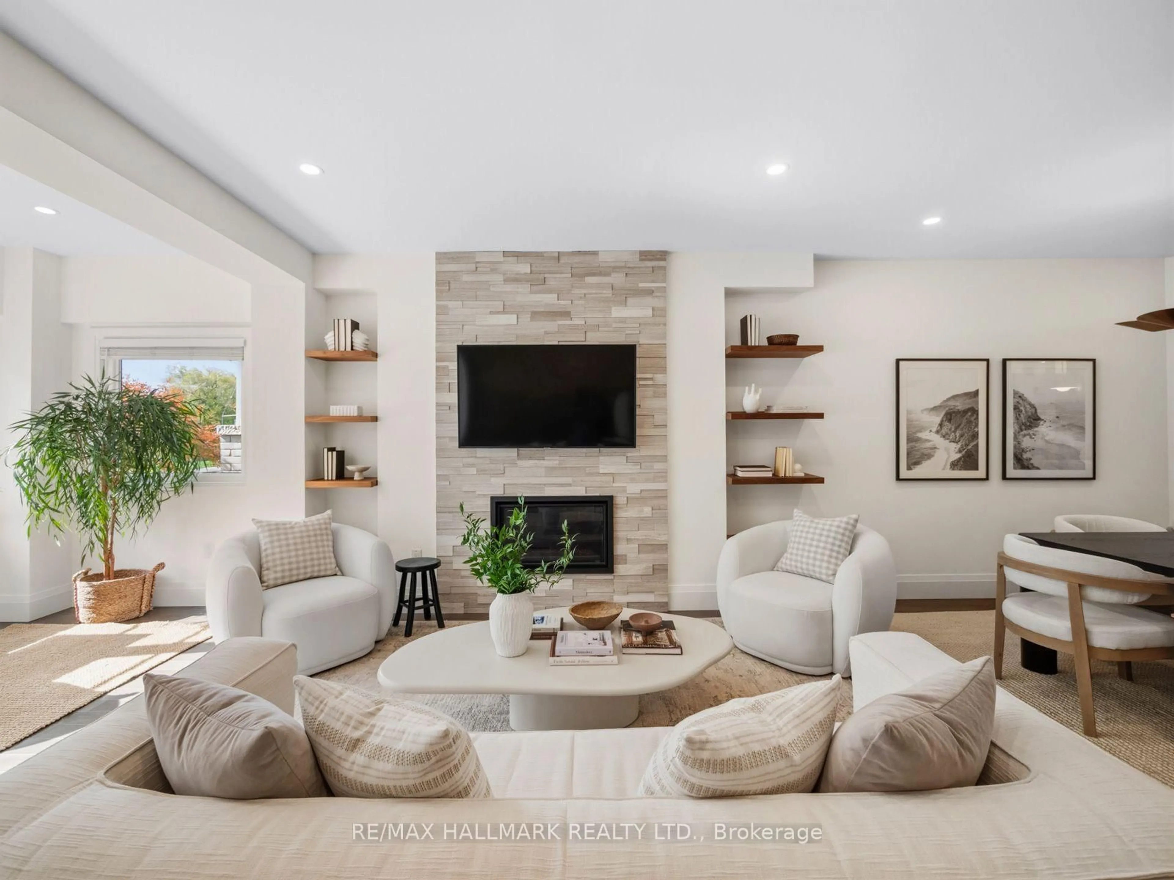 Living room with furniture, ceramic/tile floor for 189 Greenwood Ave, Toronto Ontario M4L 2P8