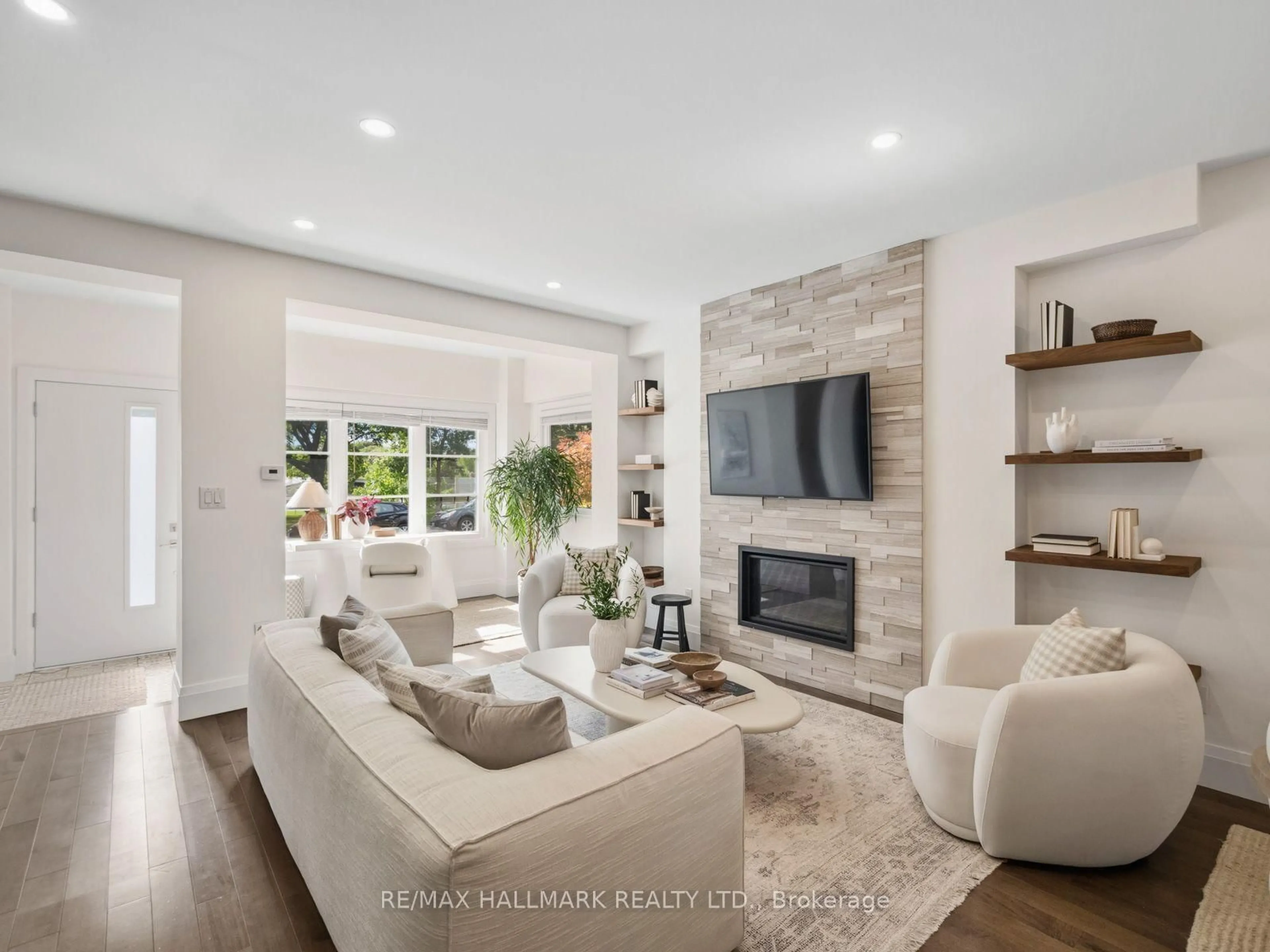 Living room with furniture, unknown for 189 Greenwood Ave, Toronto Ontario M4L 2P8