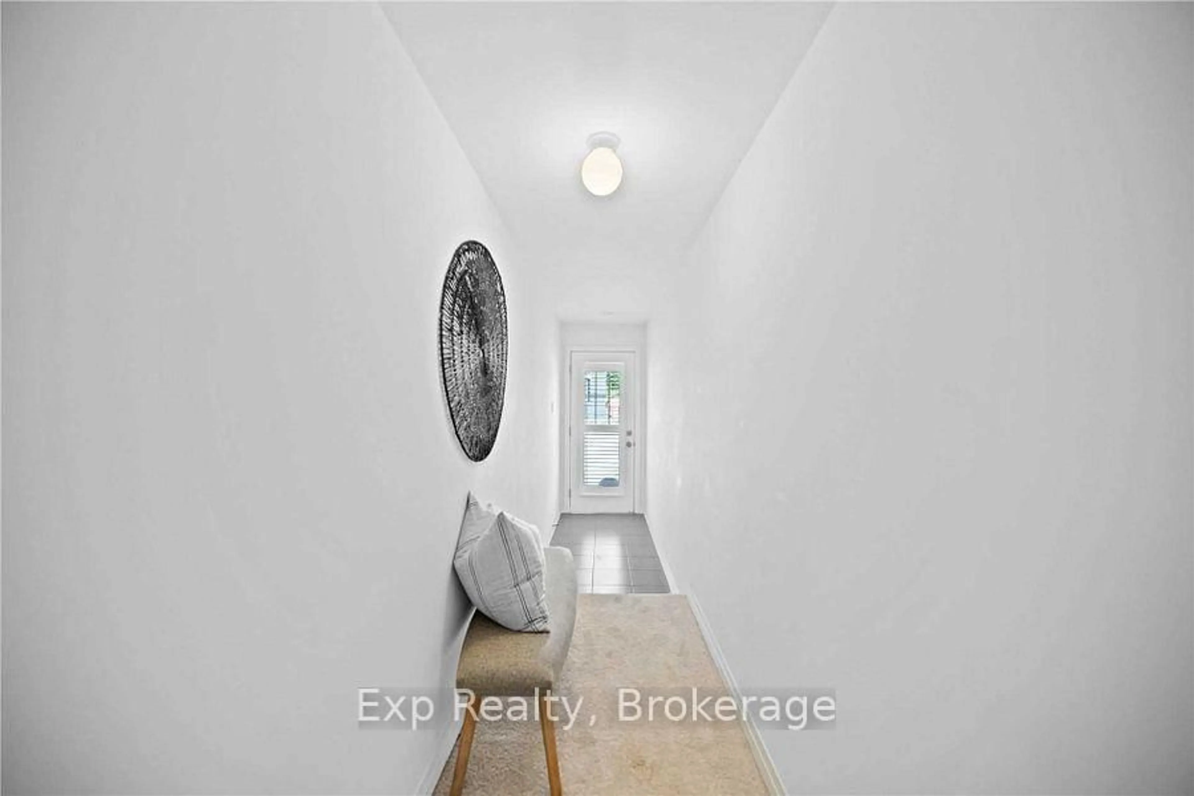 Indoor entryway for 1435 Green Rd, Clarington Ontario L1C 5K7