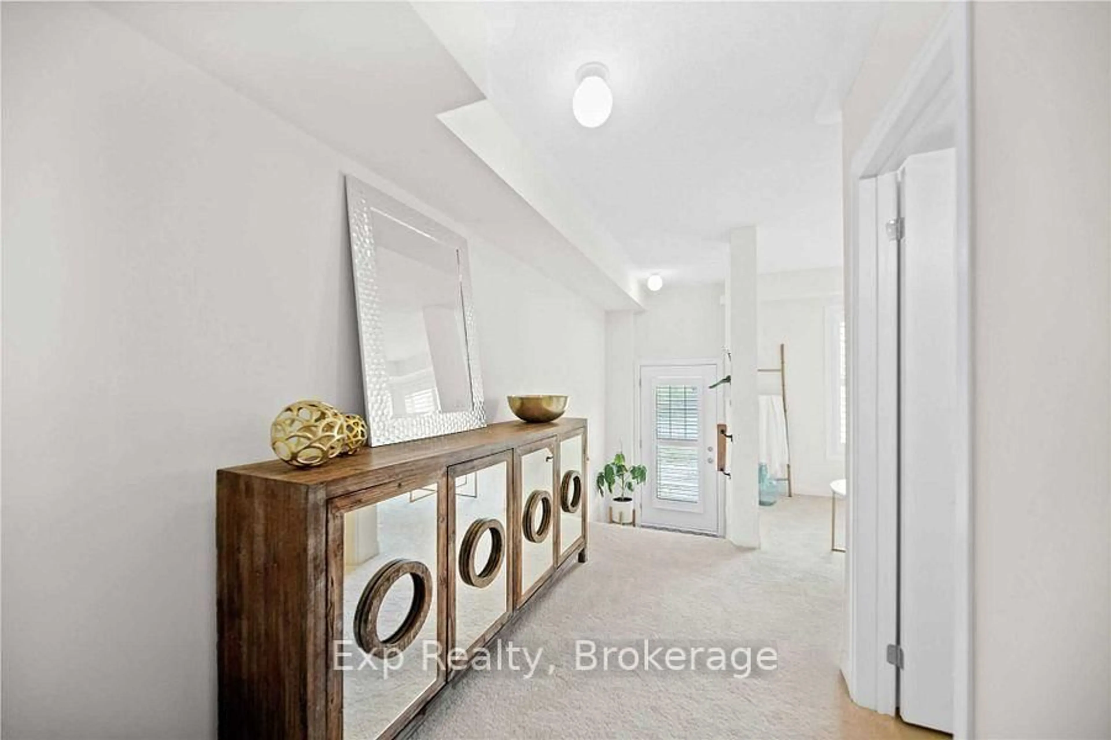 Indoor entryway for 1435 Green Rd, Clarington Ontario L1C 5K7