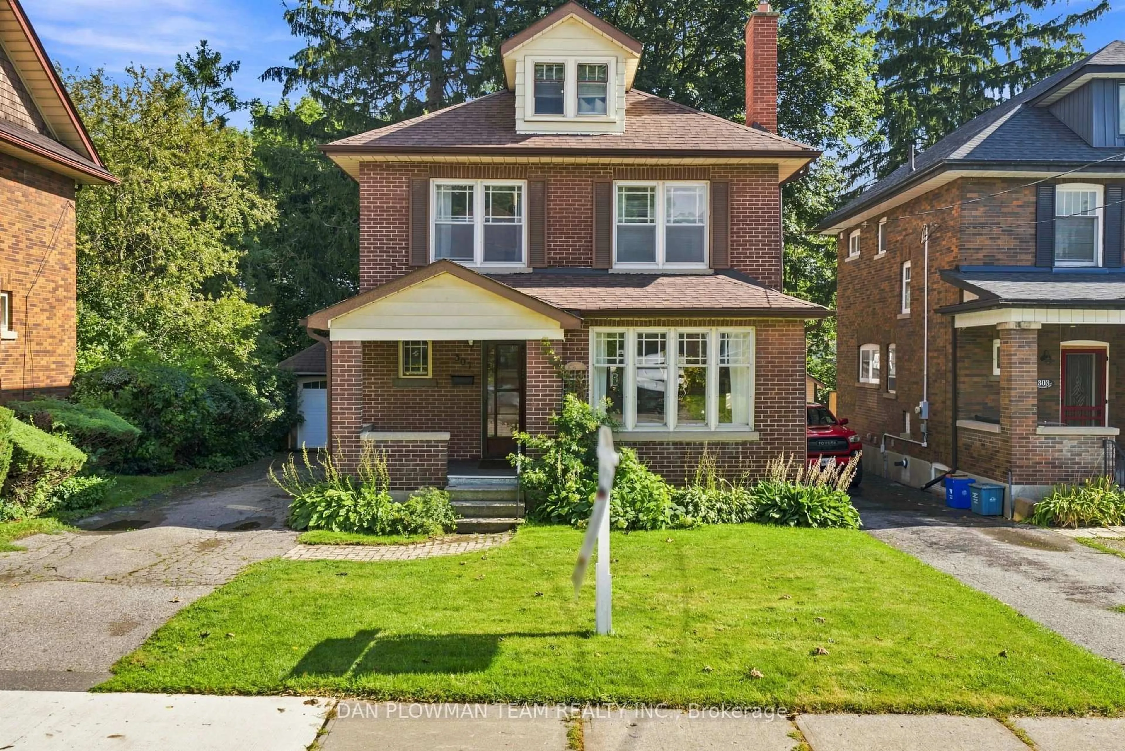 Home with brick exterior material, street for 307 William St, Oshawa Ontario L1G 1K9
