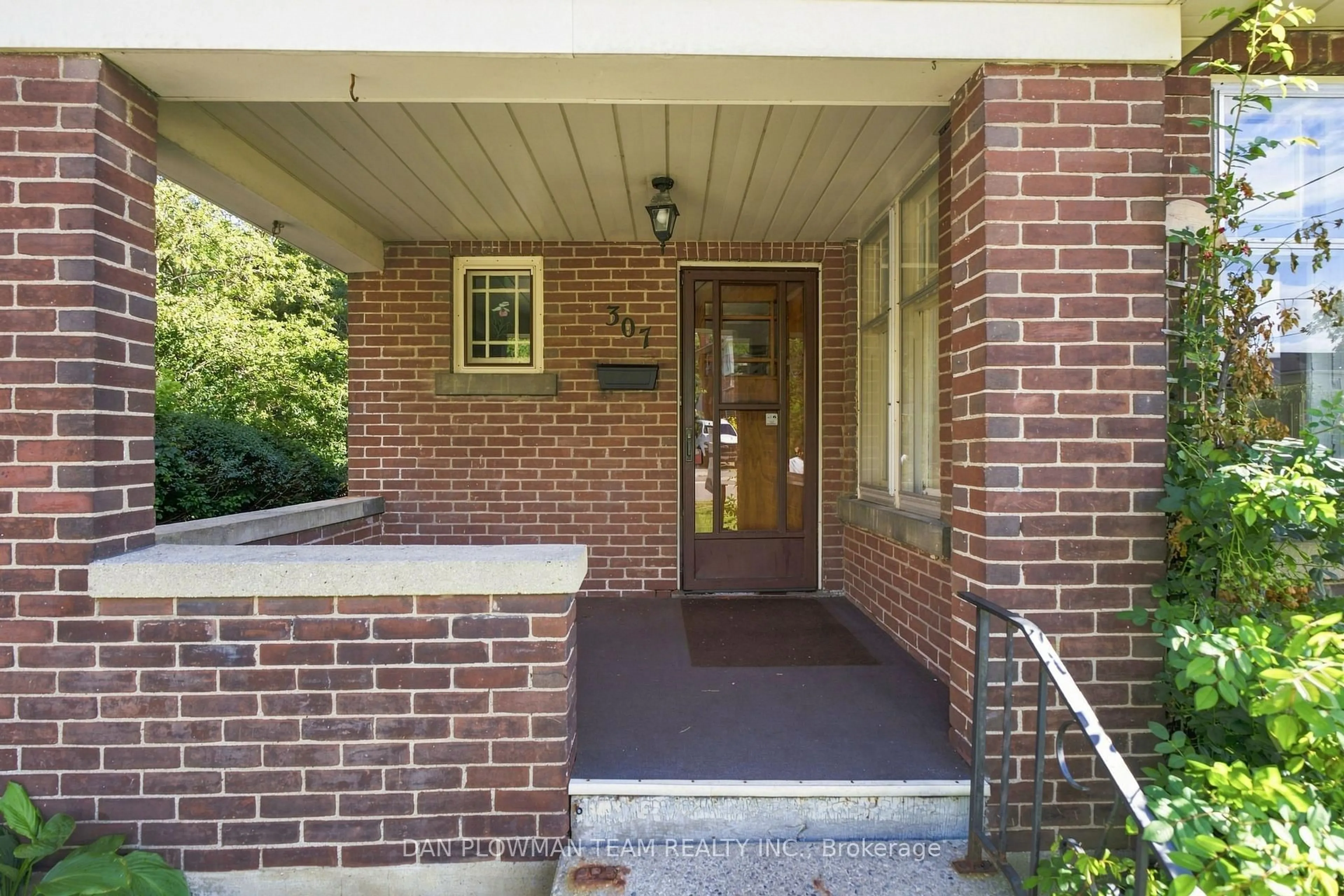 Home with brick exterior material, street for 307 William St, Oshawa Ontario L1G 1K9