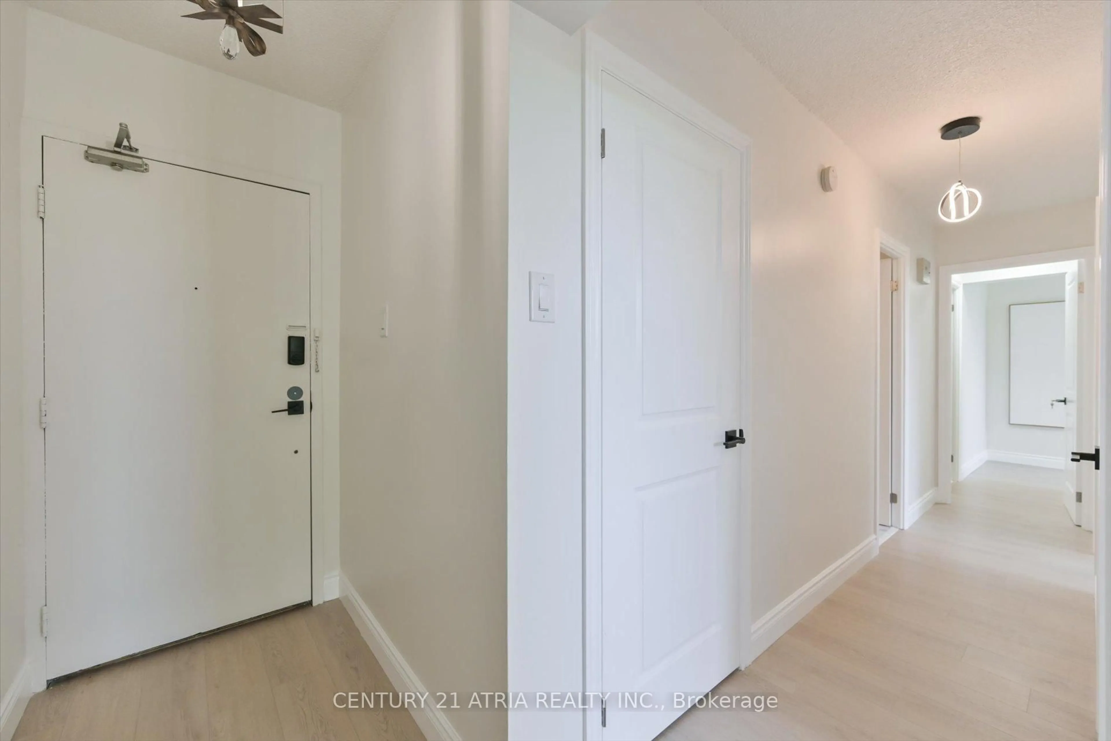 Indoor entryway for 4101 Sheppard Ave #207, Toronto Ontario M1S 3H3