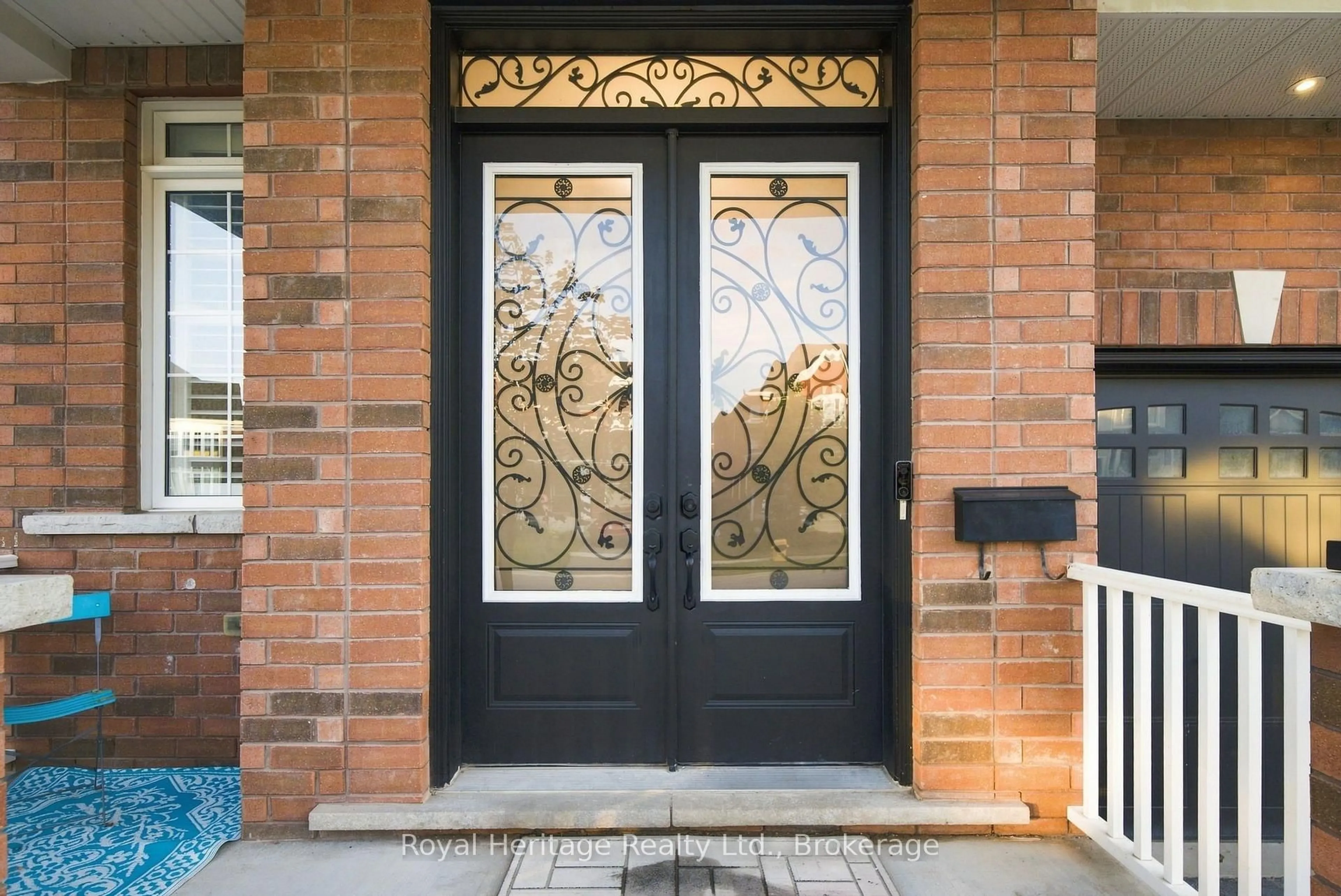 Indoor entryway for 1684 WILLIAM LOTT Dr, Oshawa Ontario L1K 0X4