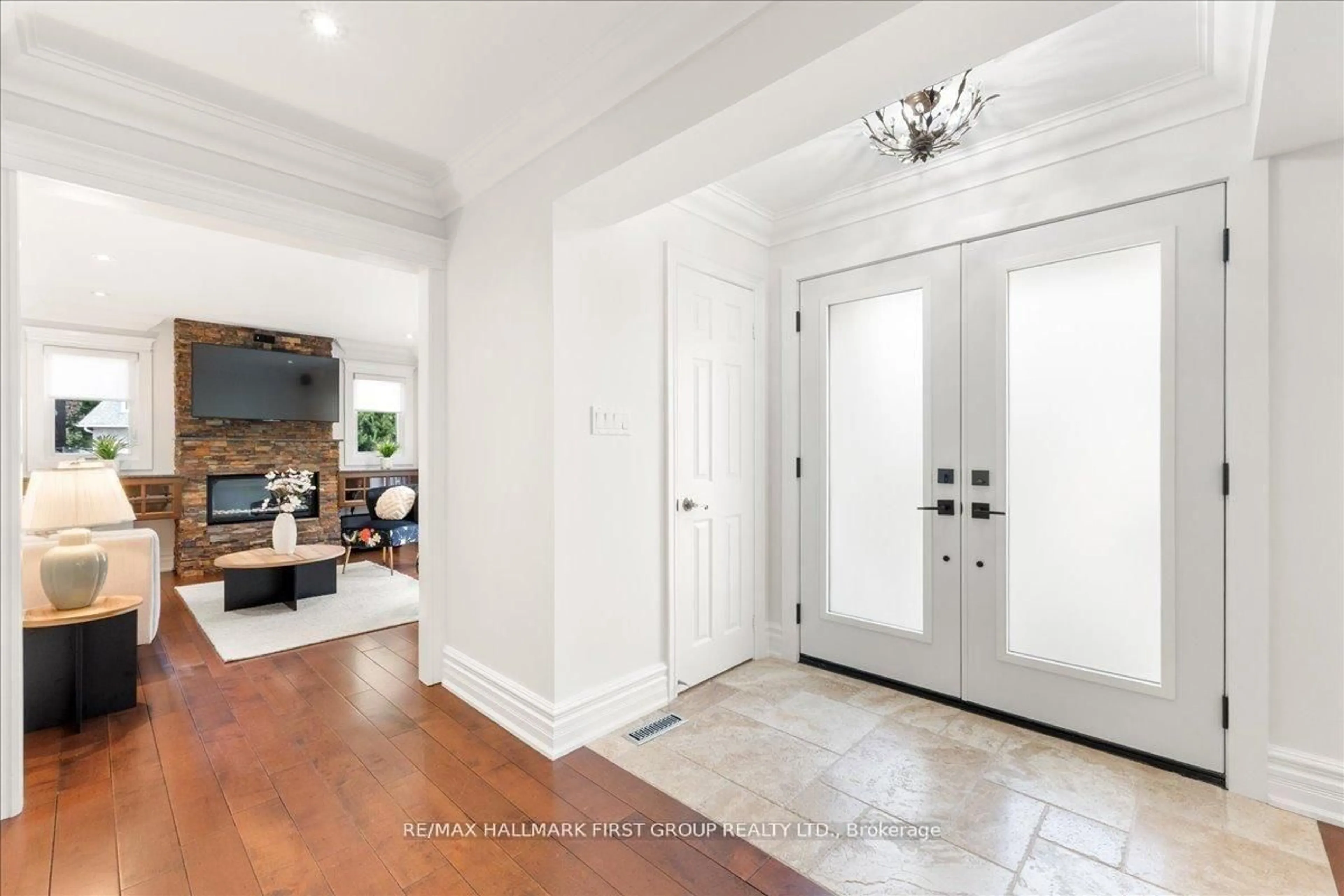Indoor entryway for 986 Mountcastle Cres, Pickering Ontario L1V 5J3