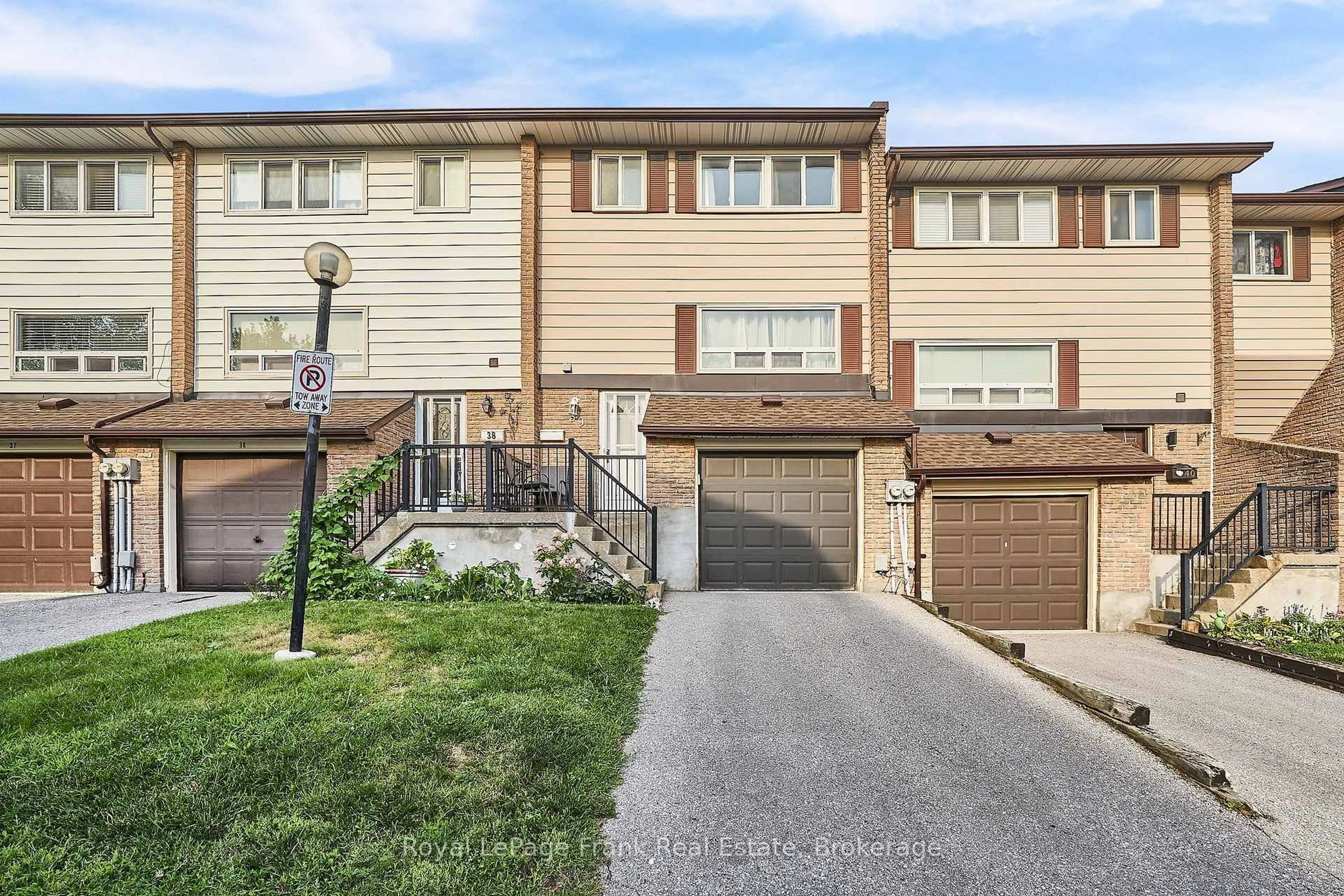 Unknown for 321 Blackthorn St #39, Oshawa Ontario L1K 1L3