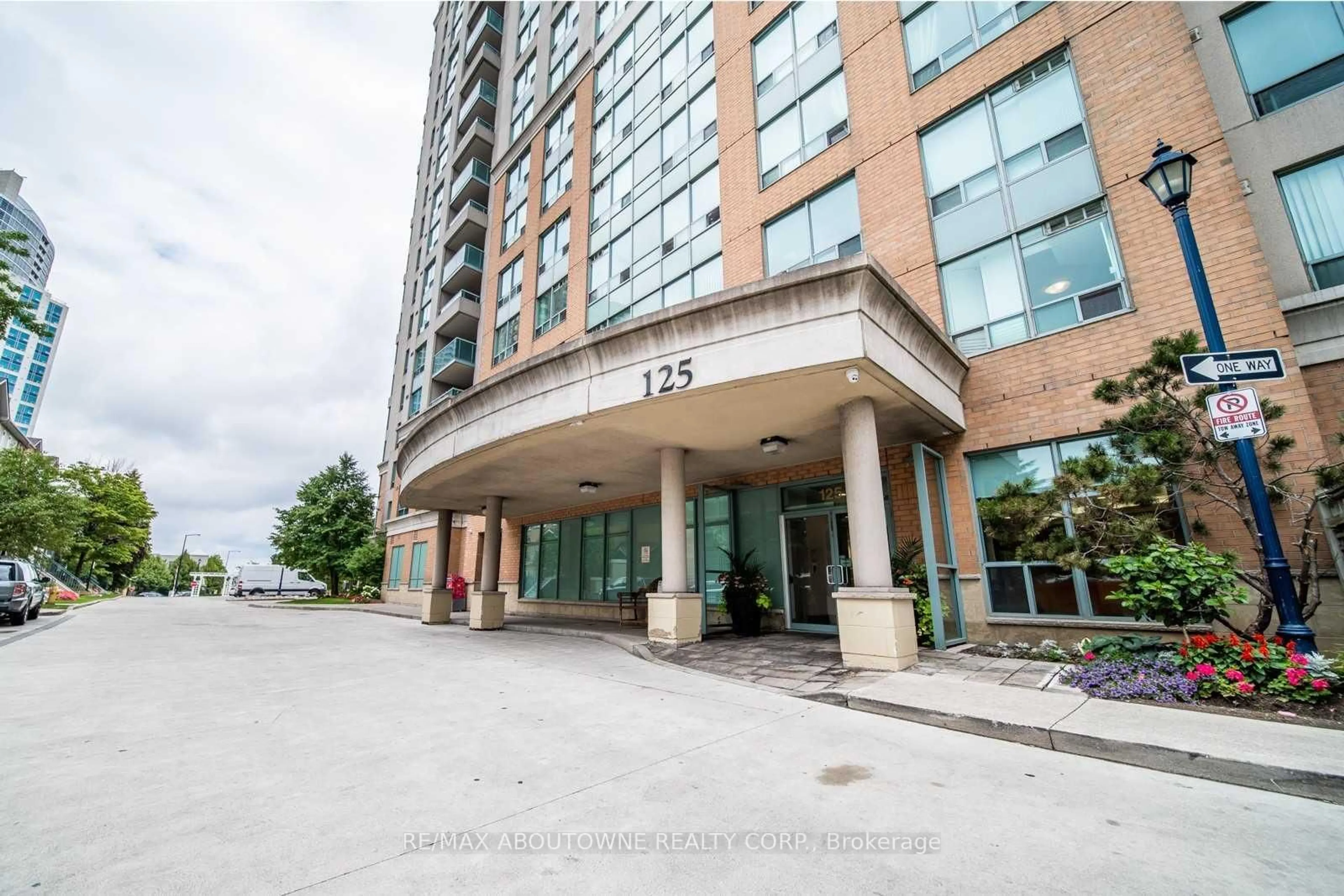Indoor foyer for 125 Omni Dr #2239, Toronto Ontario M1P 5A9