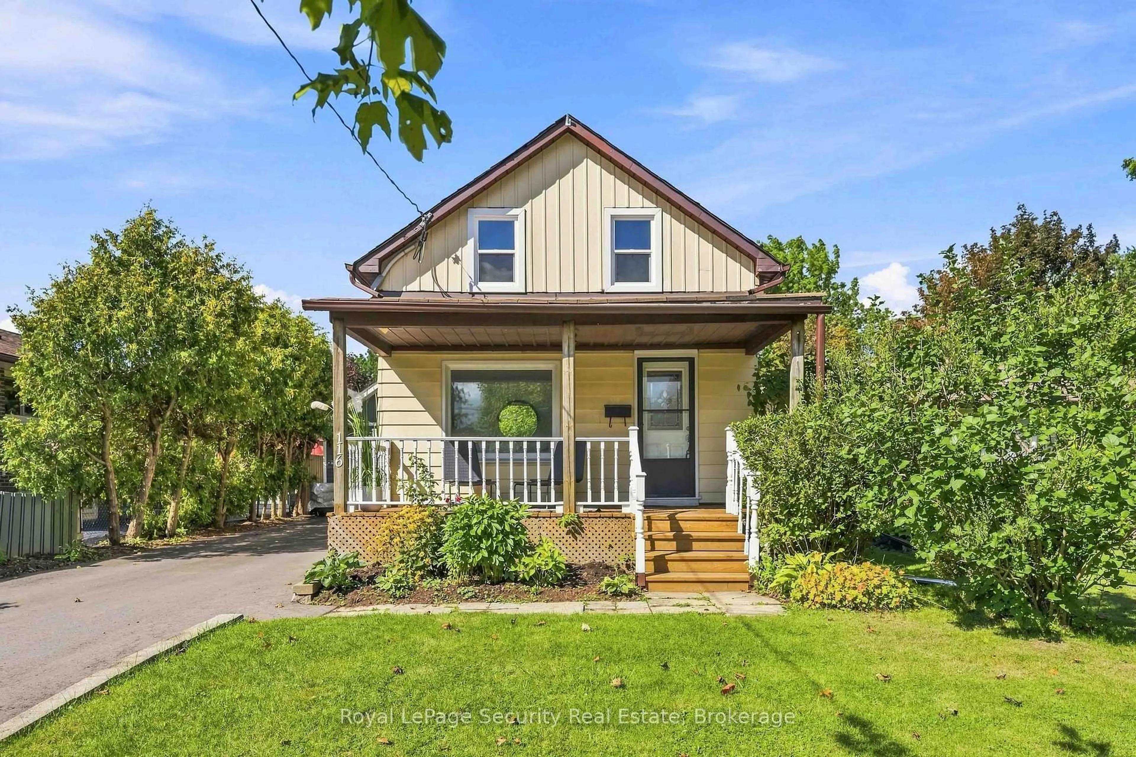 Home with vinyl exterior material, street for 116 Guelph St, Oshawa Ontario L1H 6H9