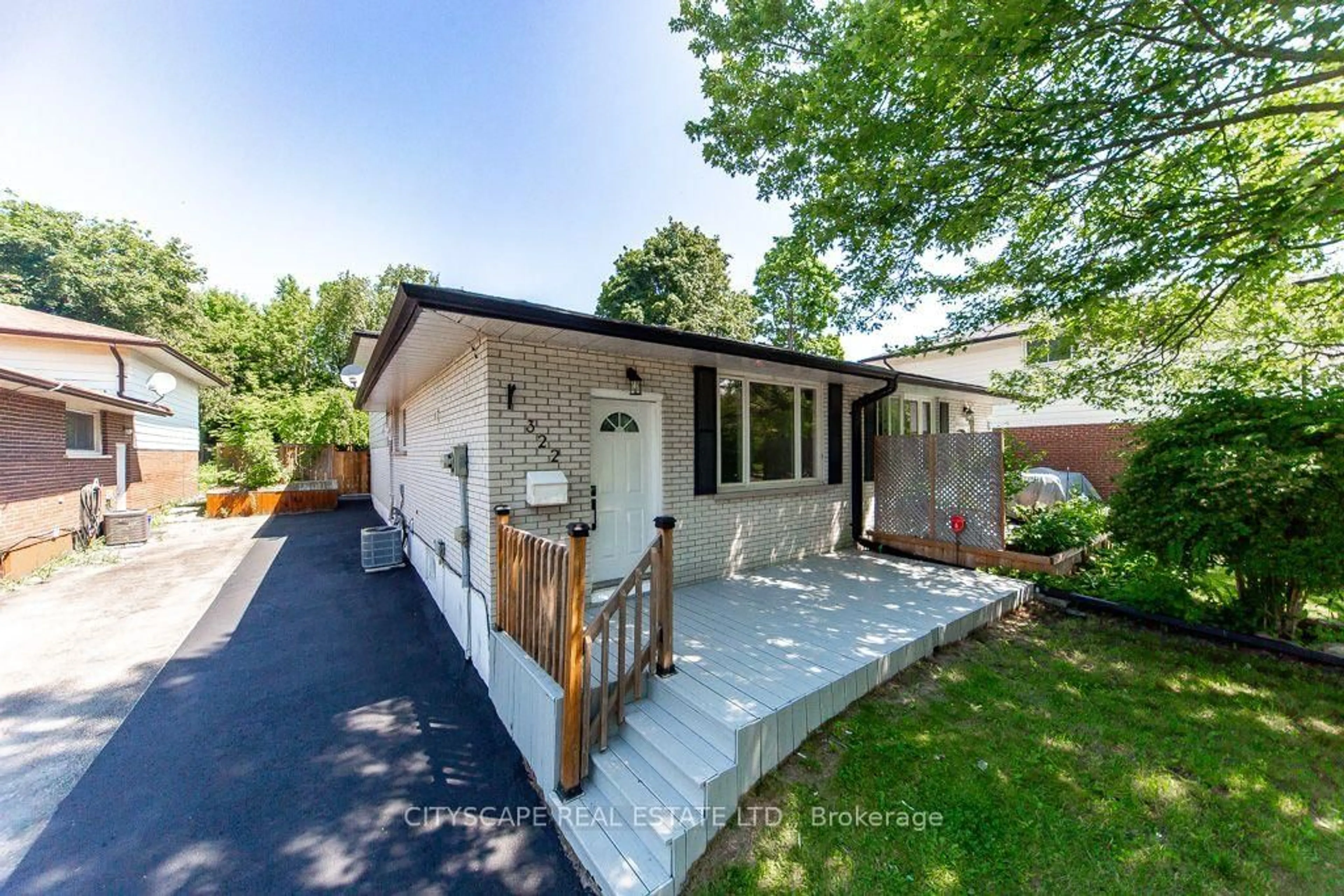 Home with vinyl exterior material, street for 322 Fernwood Ave, Oshawa Ontario L1G 2H7