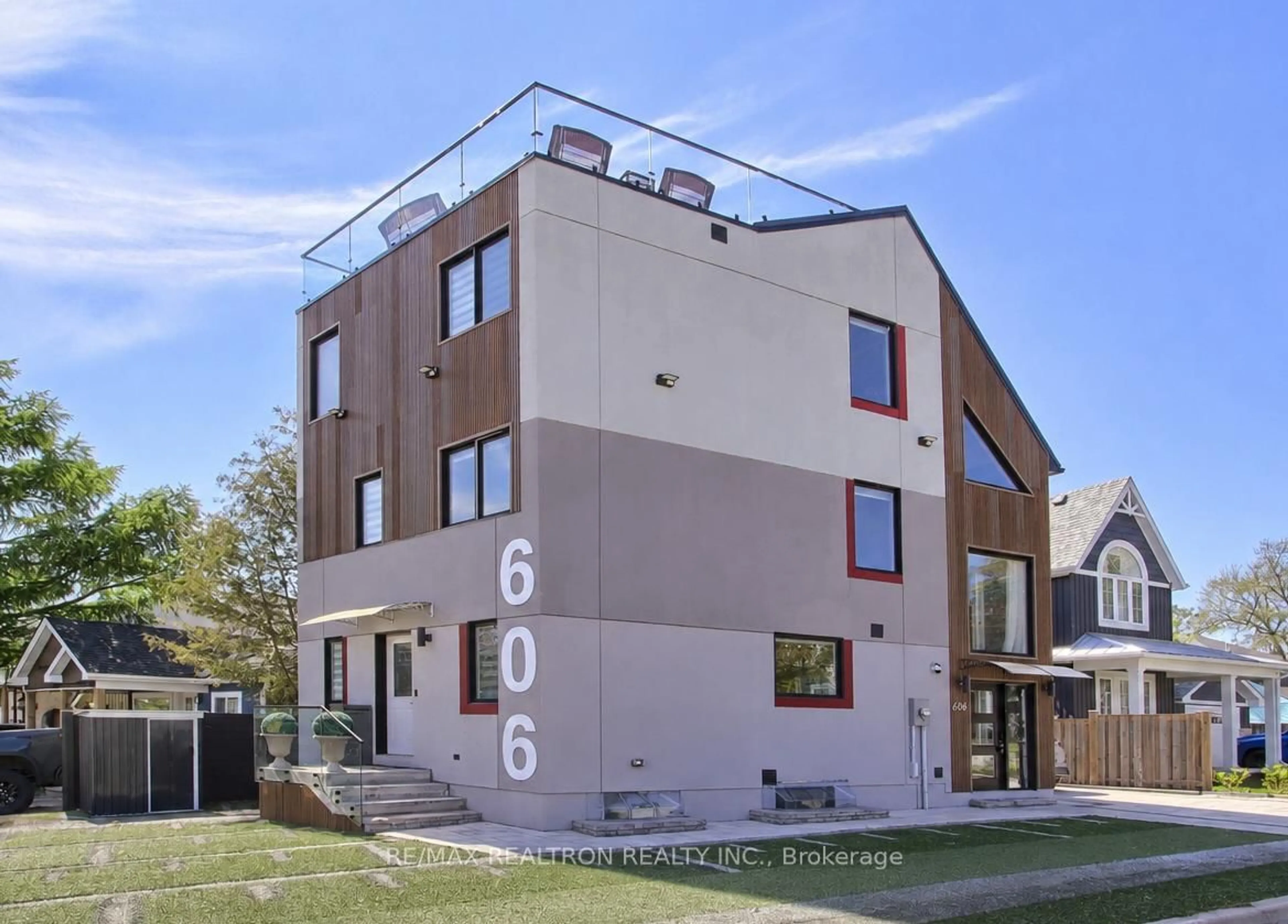 Home with brick exterior material, building for 606 Annland St, Pickering Ontario L1W 1A7