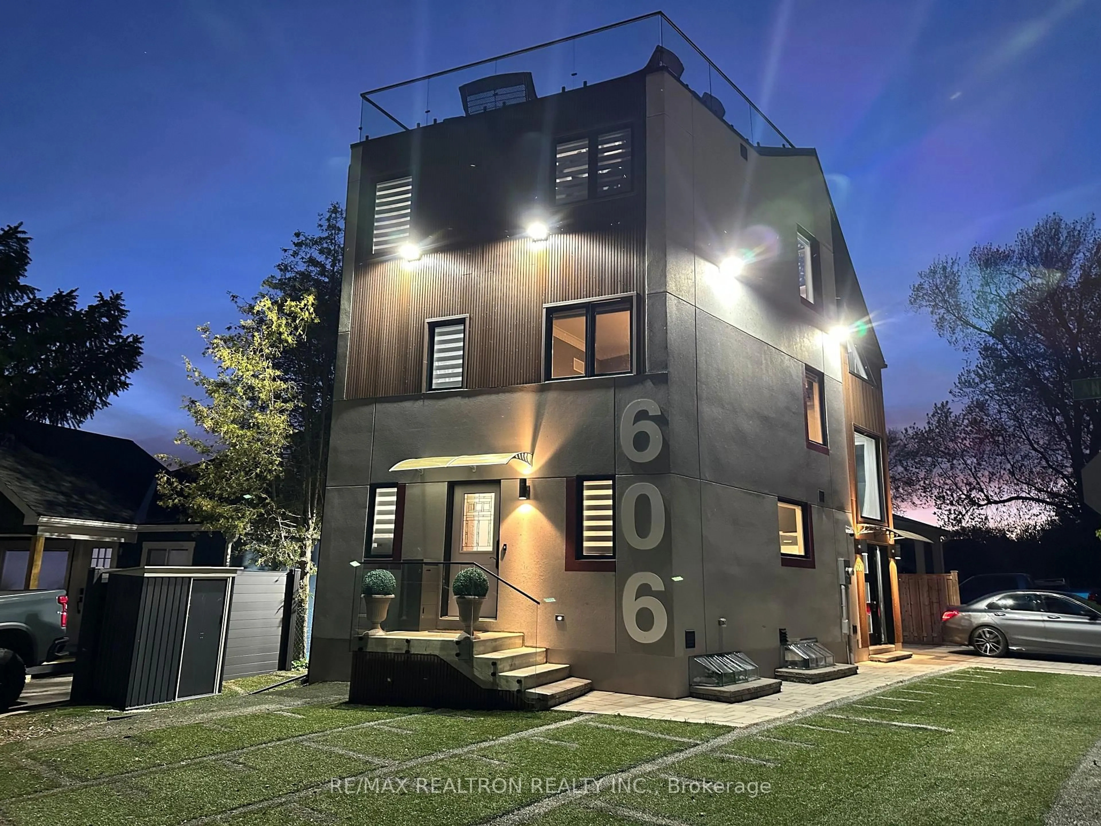 Home with brick exterior material, building for 606 Annland St, Pickering Ontario L1W 1A7