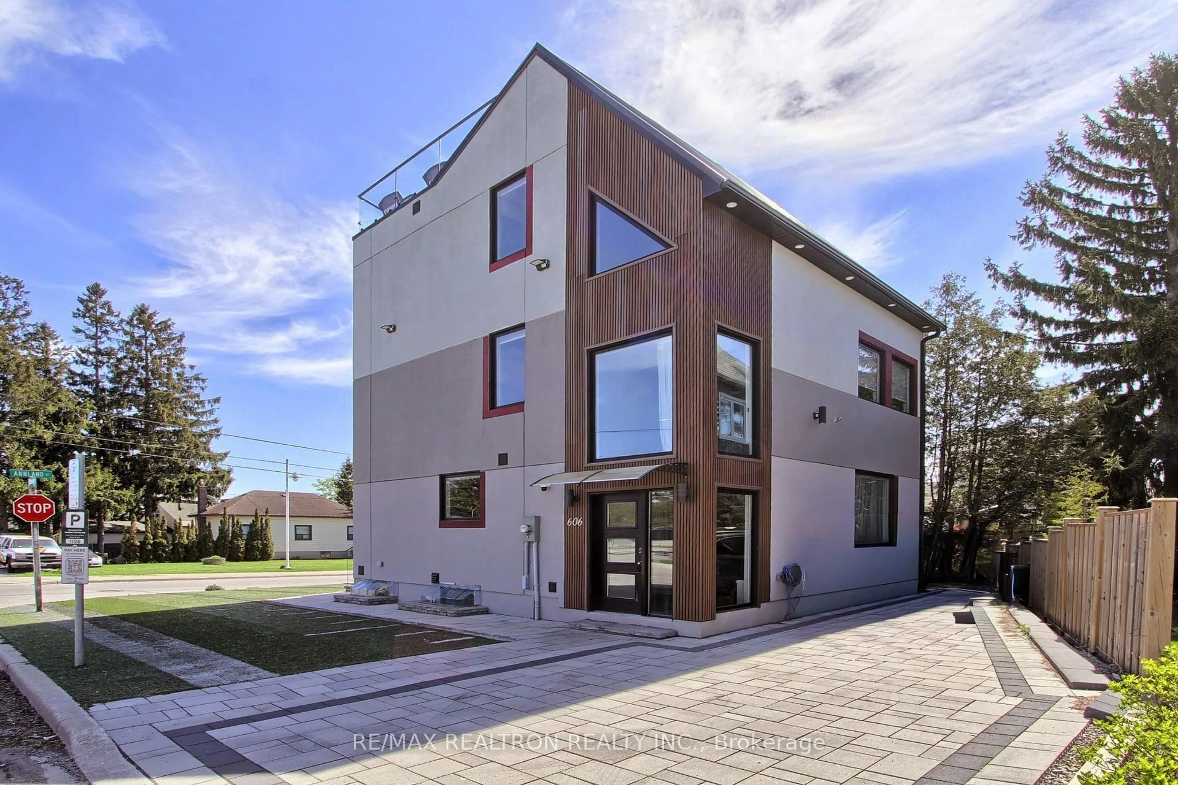 Home with brick exterior material, building for 606 Annland St, Pickering Ontario L1W 1A7