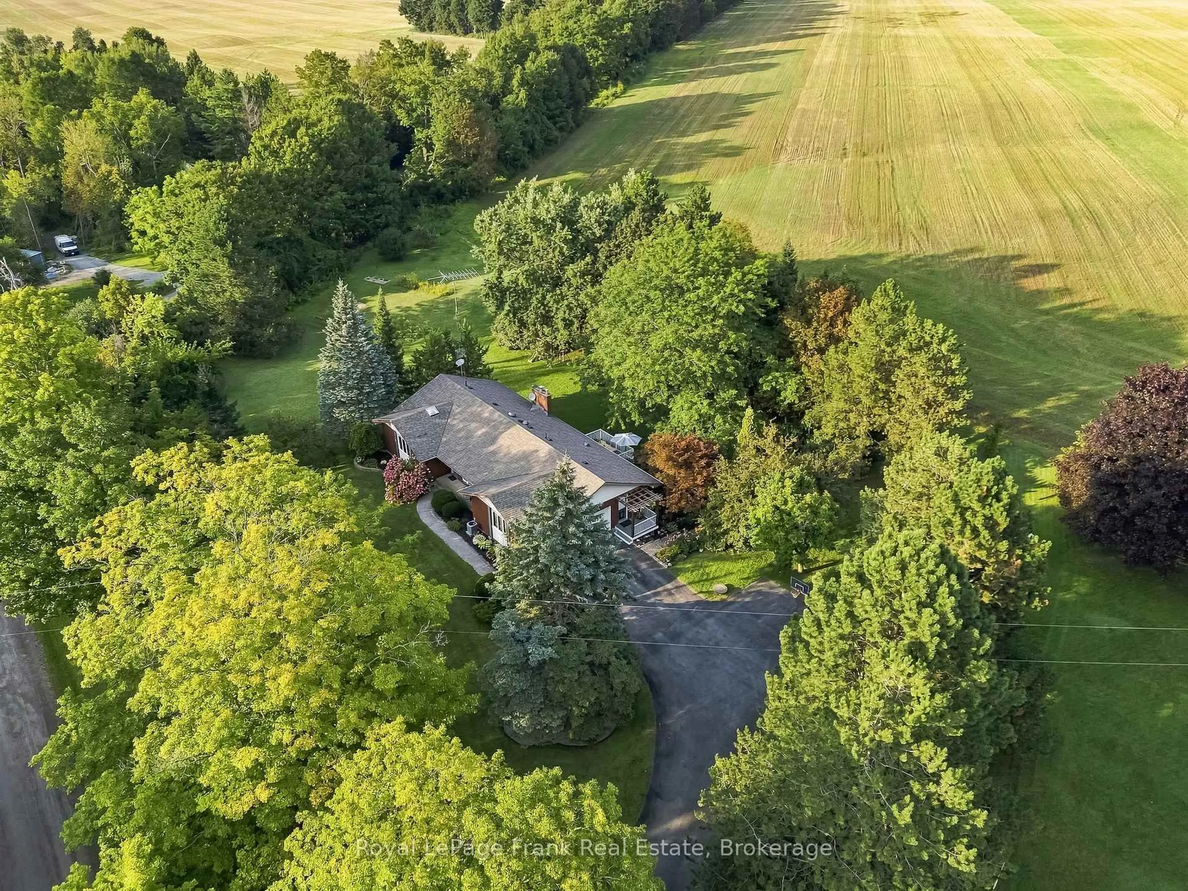 A pic from outside/outdoor area/front of a property/back of a property/a pic from drone, unknown for 2407 Ashbridge Rd, Scugog Ontario L9L 1B4