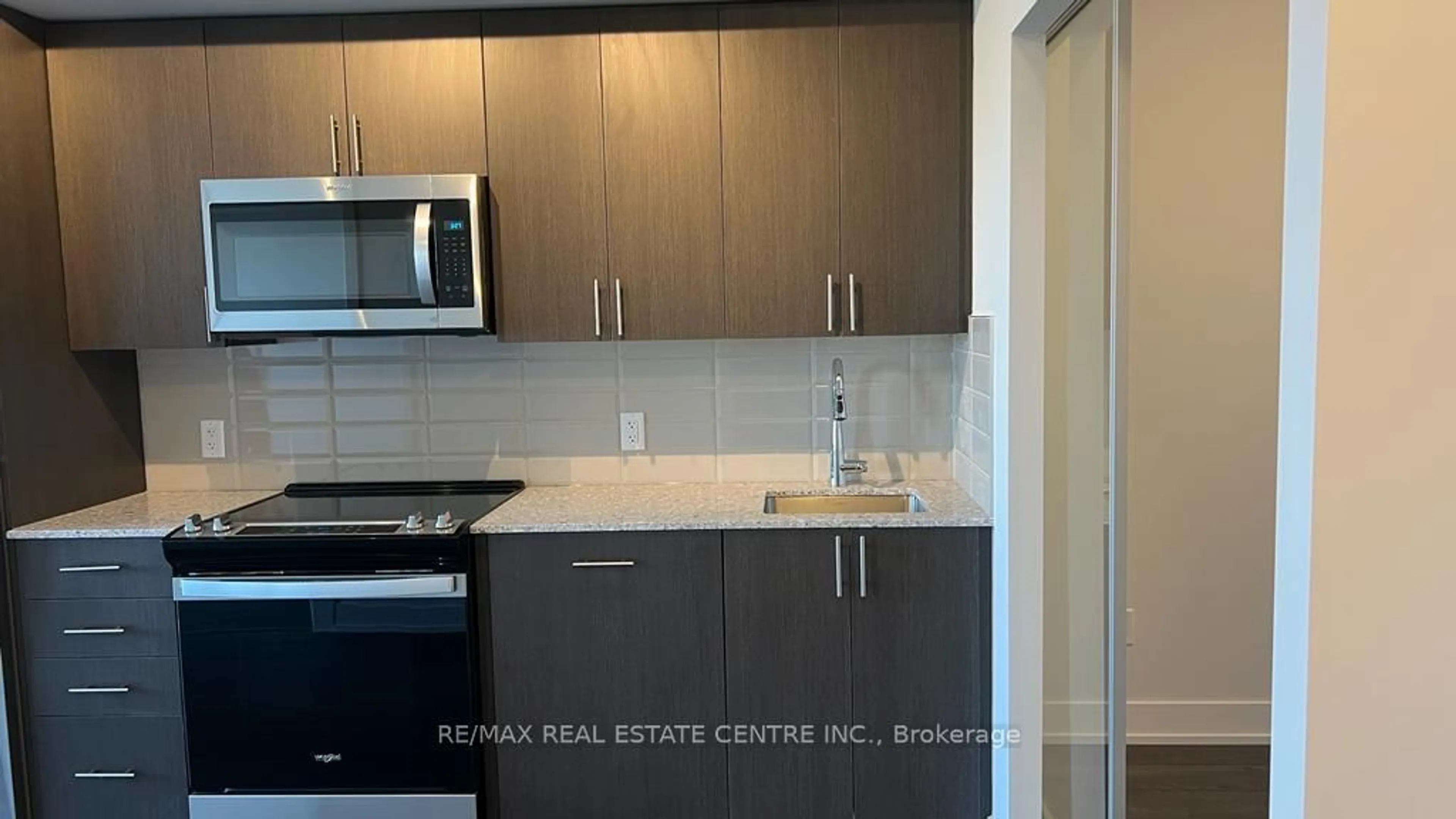 Standard kitchen, ceramic/tile floor for 2550 Simcoe St #2115, Oshawa Ontario L1L 0R5