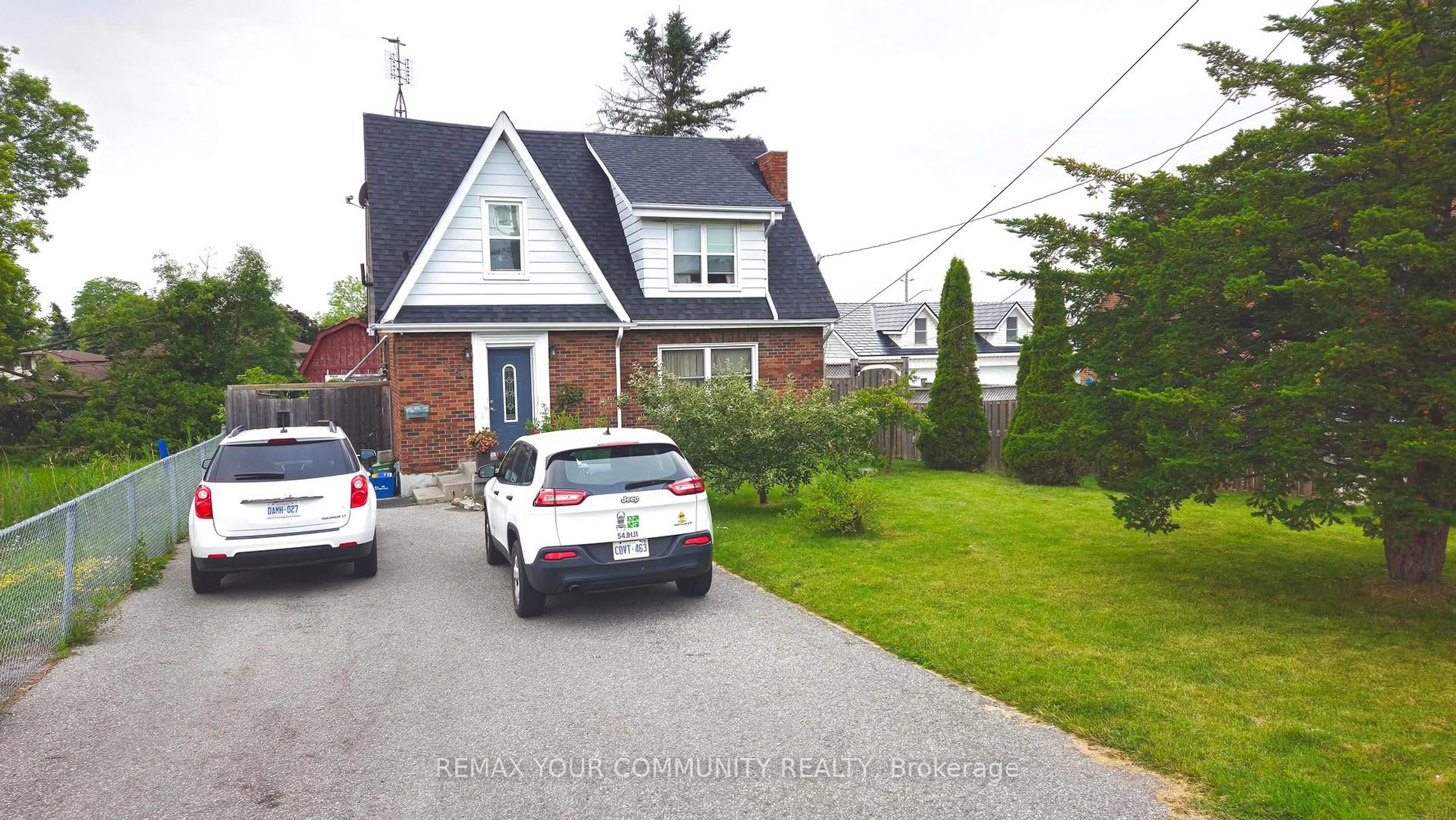 A pic from outside/outdoor area/front of a property/back of a property/a pic from drone, street for 520 Cromwell Ave, Oshawa Ontario L1J 4V4