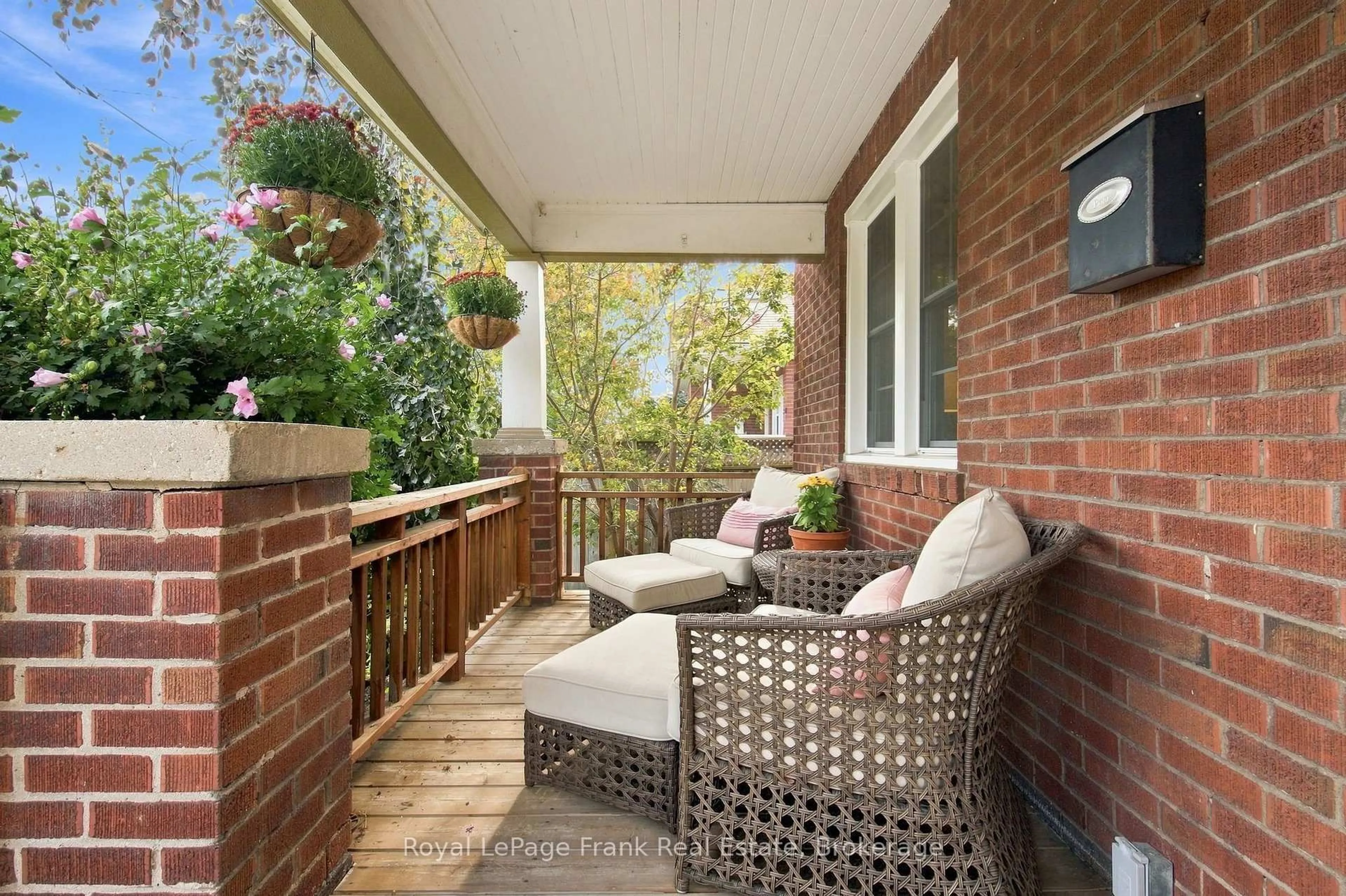 Patio, street for 44 Mclaughlin Blvd, Oshawa Ontario L1G 2N9