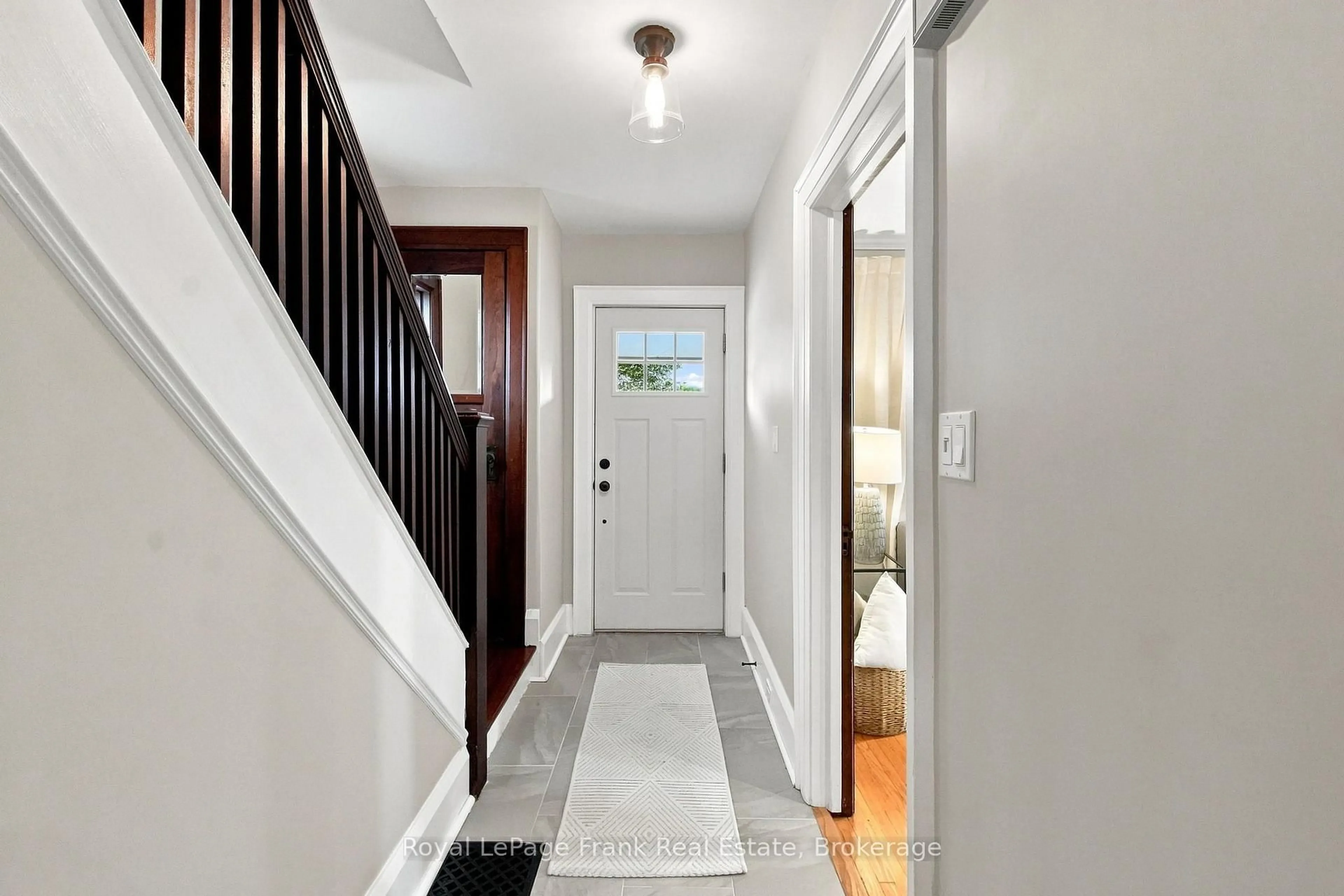 Indoor entryway for 44 Mclaughlin Blvd, Oshawa Ontario L1G 2N9