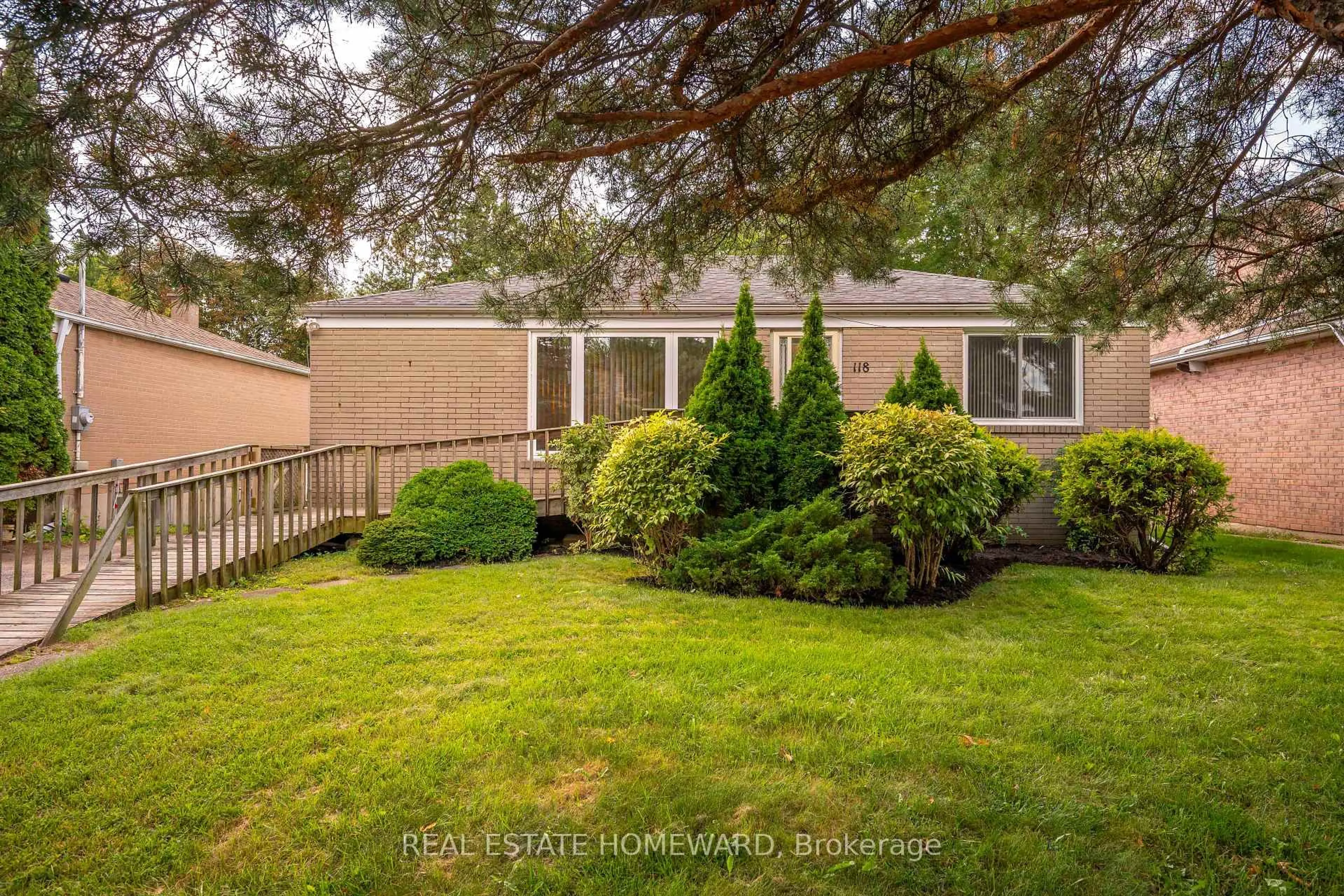 Home with vinyl exterior material, unknown for 118 Zaph Ave, Toronto Ontario M1C 1M8