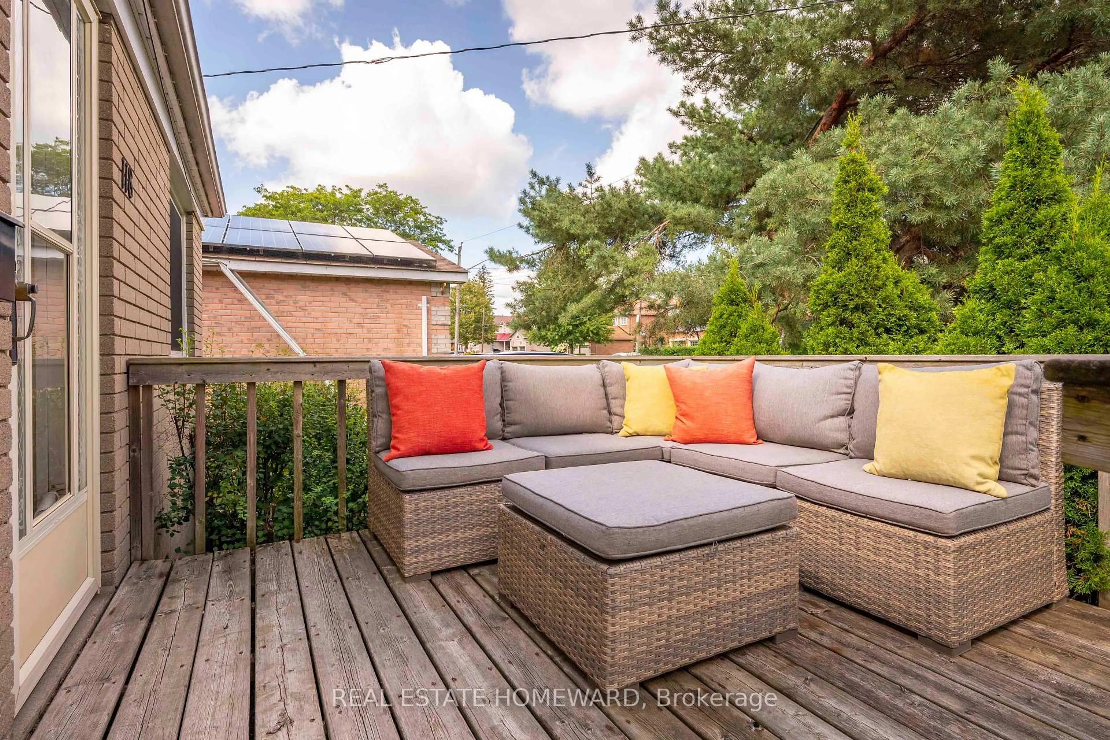 Patio, street for 118 Zaph Ave, Toronto Ontario M1C 1M8