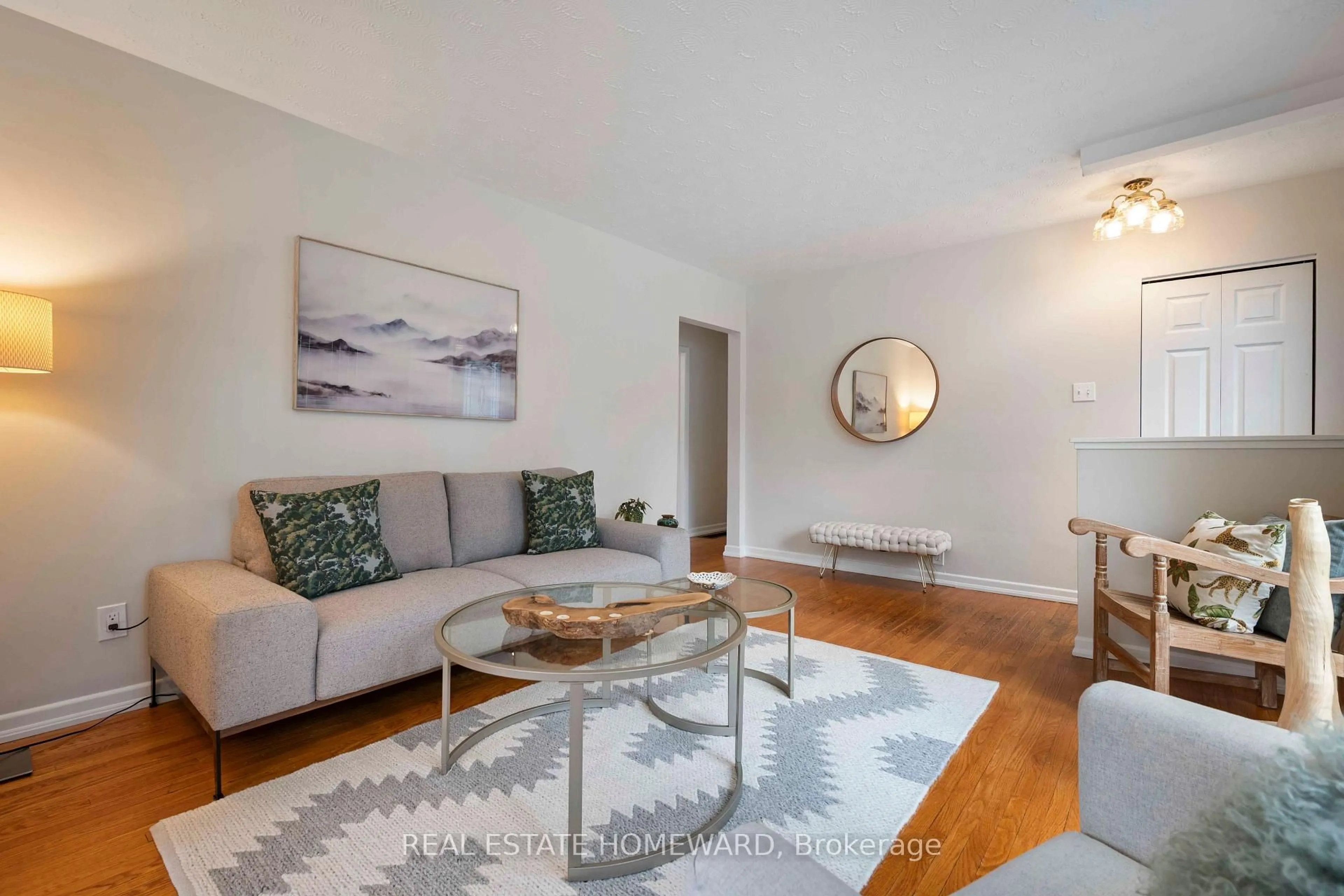 Living room with furniture, unknown for 118 Zaph Ave, Toronto Ontario M1C 1M8