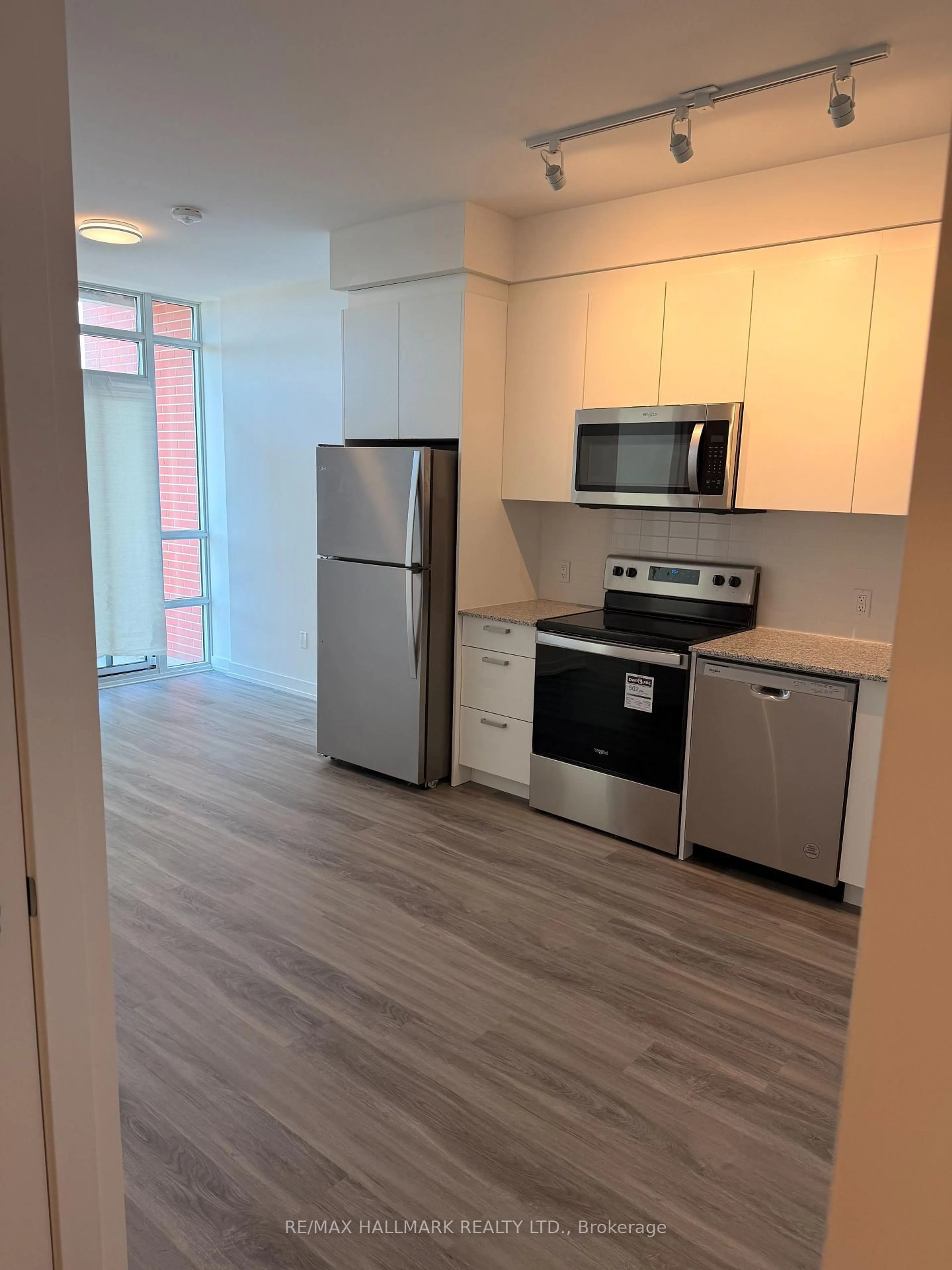 Standard kitchen, unknown for 1010 Dundas St #517, Whitby Ontario L1N 0L6