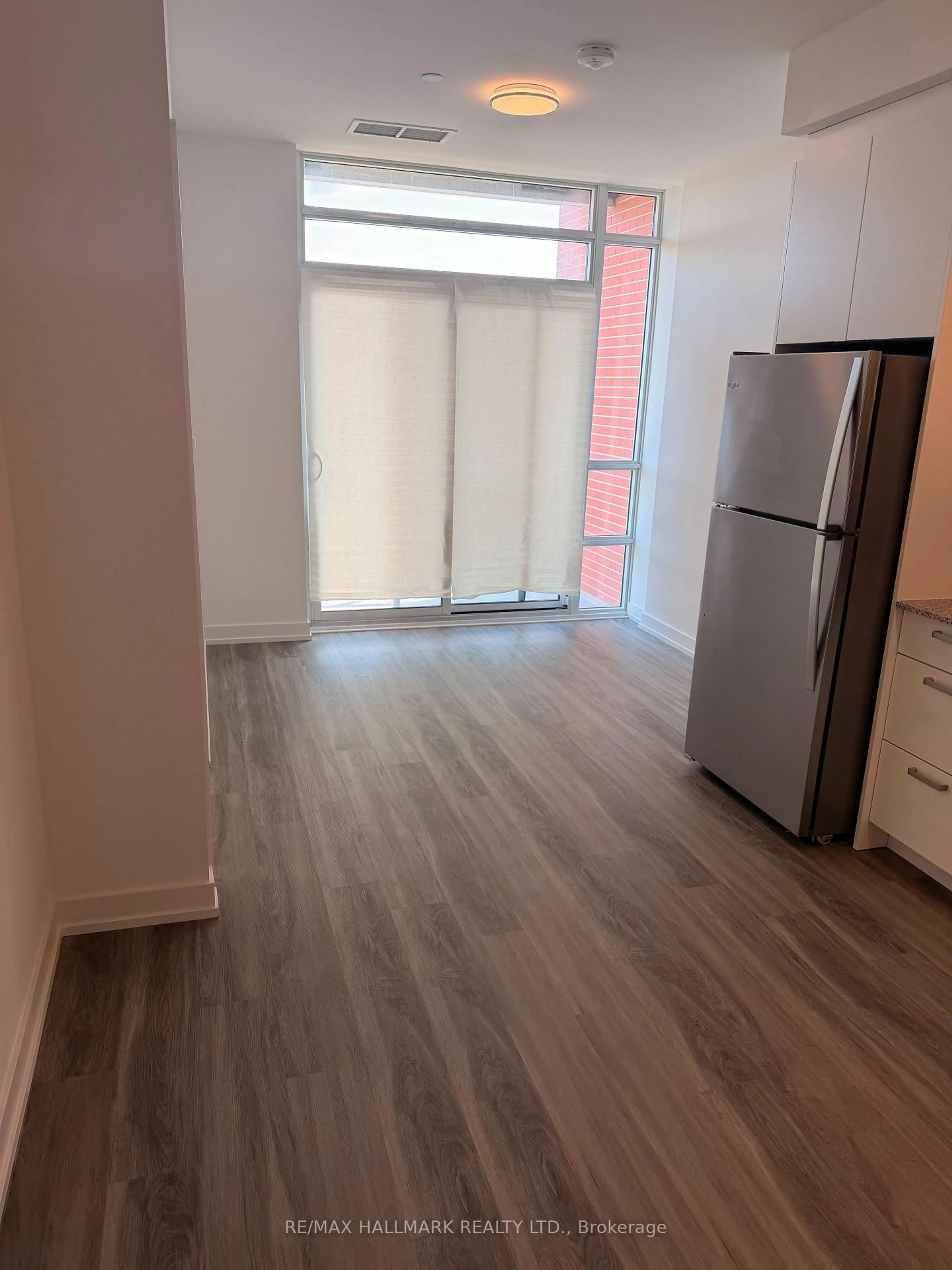A pic of a room for 1010 Dundas St #517, Whitby Ontario L1N 0L6