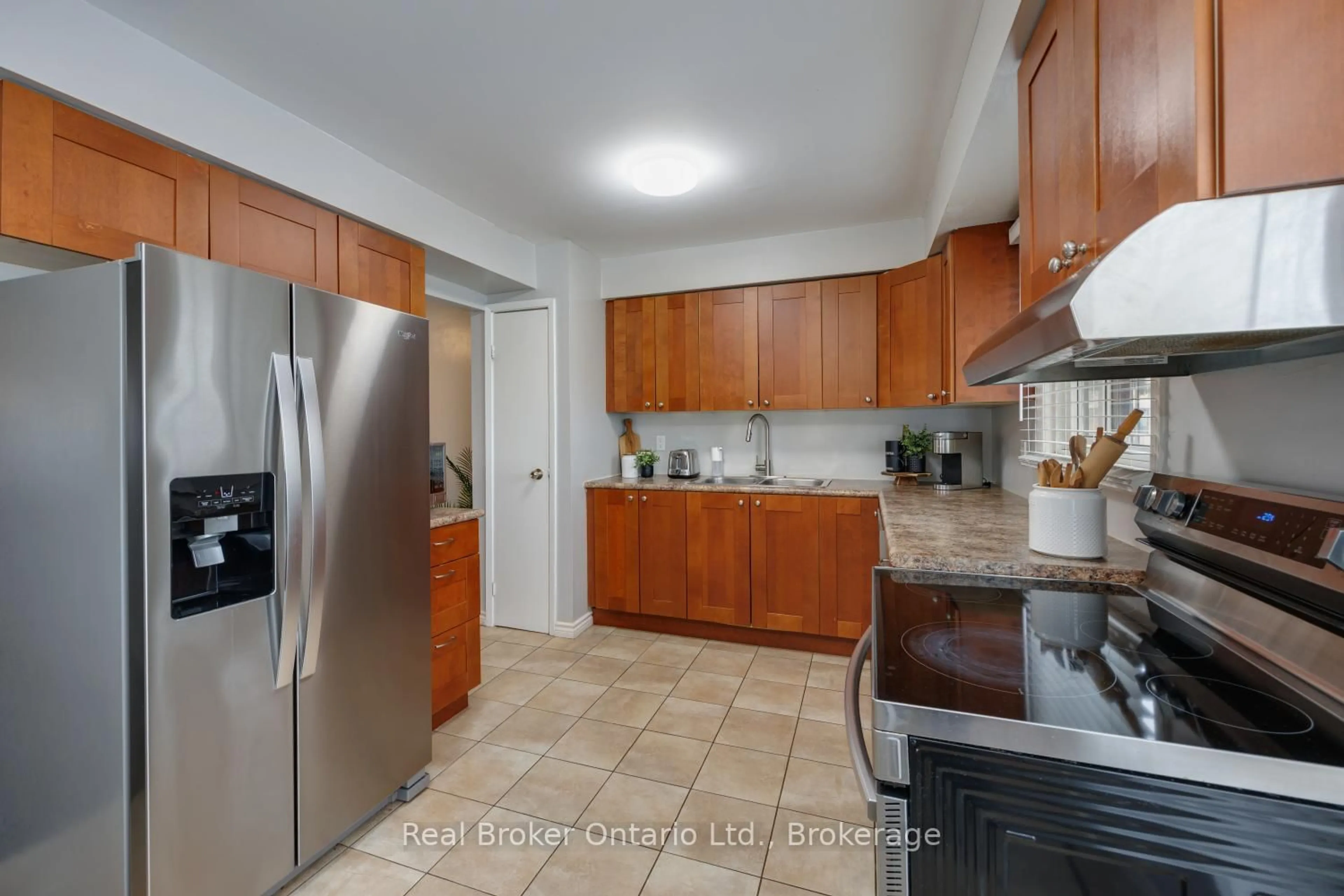 Standard kitchen, ceramic/tile floor for 220 Ormond Dr #30, Oshawa Ontario L1G 6T5