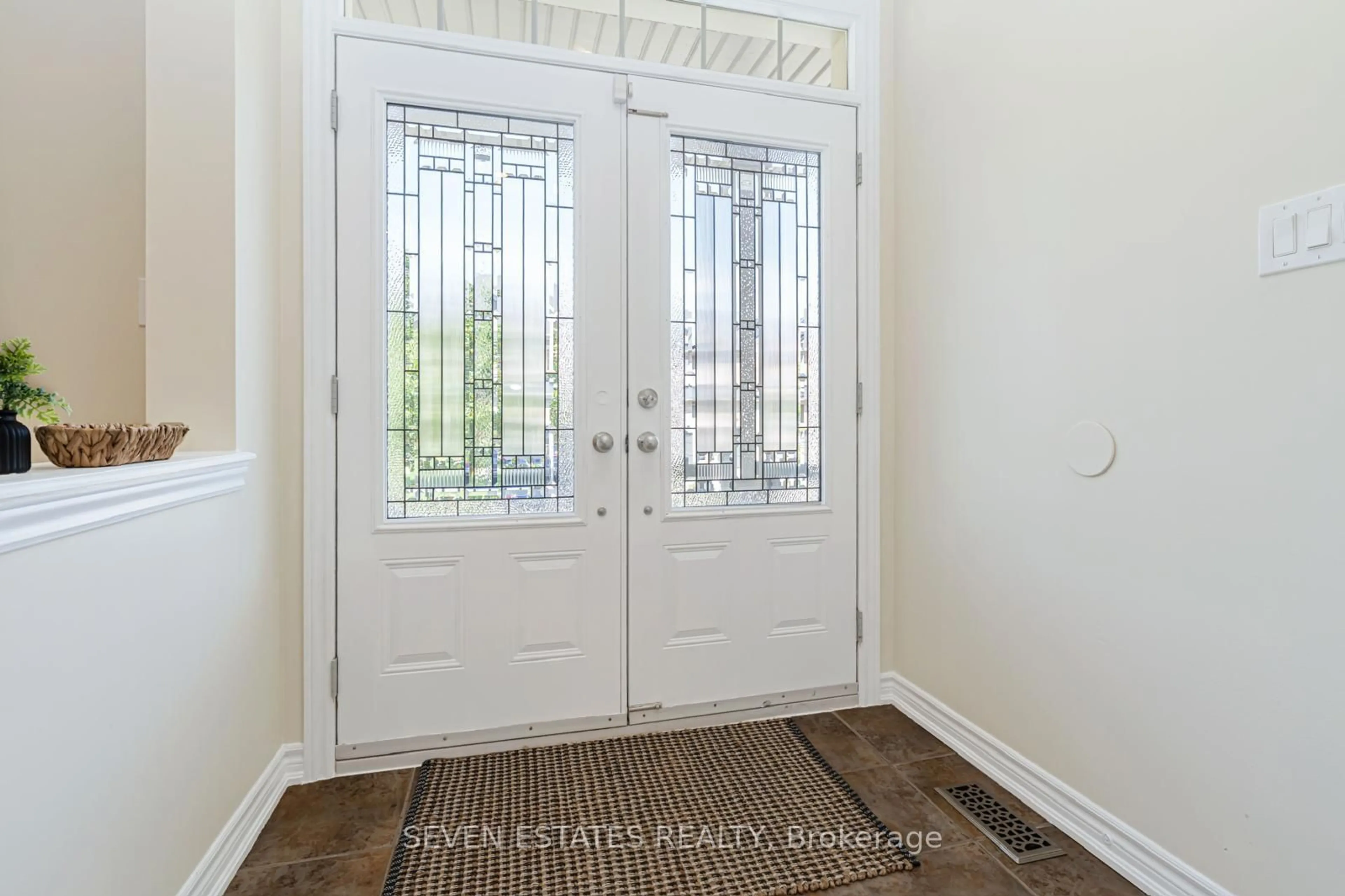 Indoor entryway for 30 Sheldon Dr, Ajax Ontario L1T 0L9