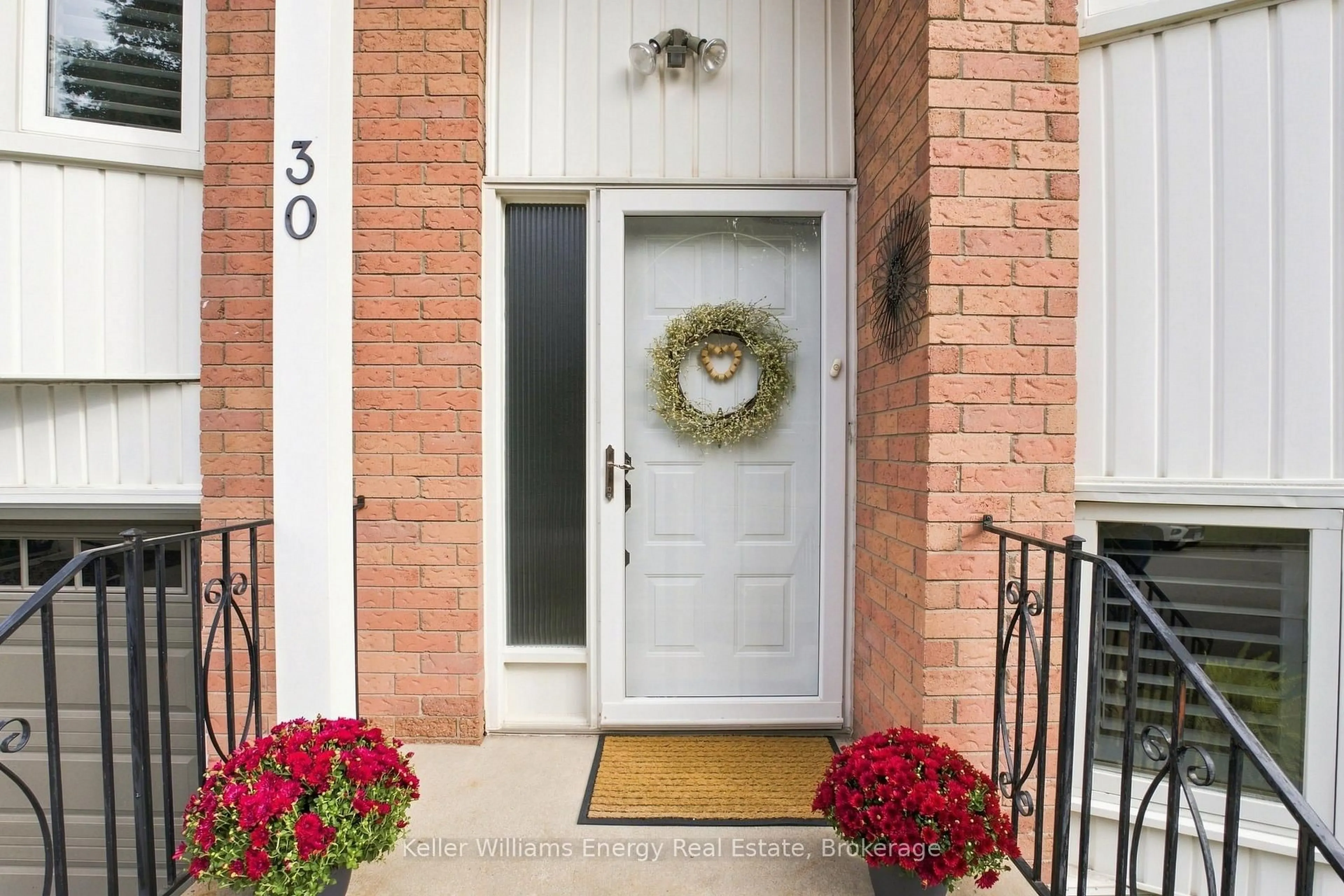 Indoor entryway for 30 Alderbrook Dr, Clarington Ontario L1E 1Z6