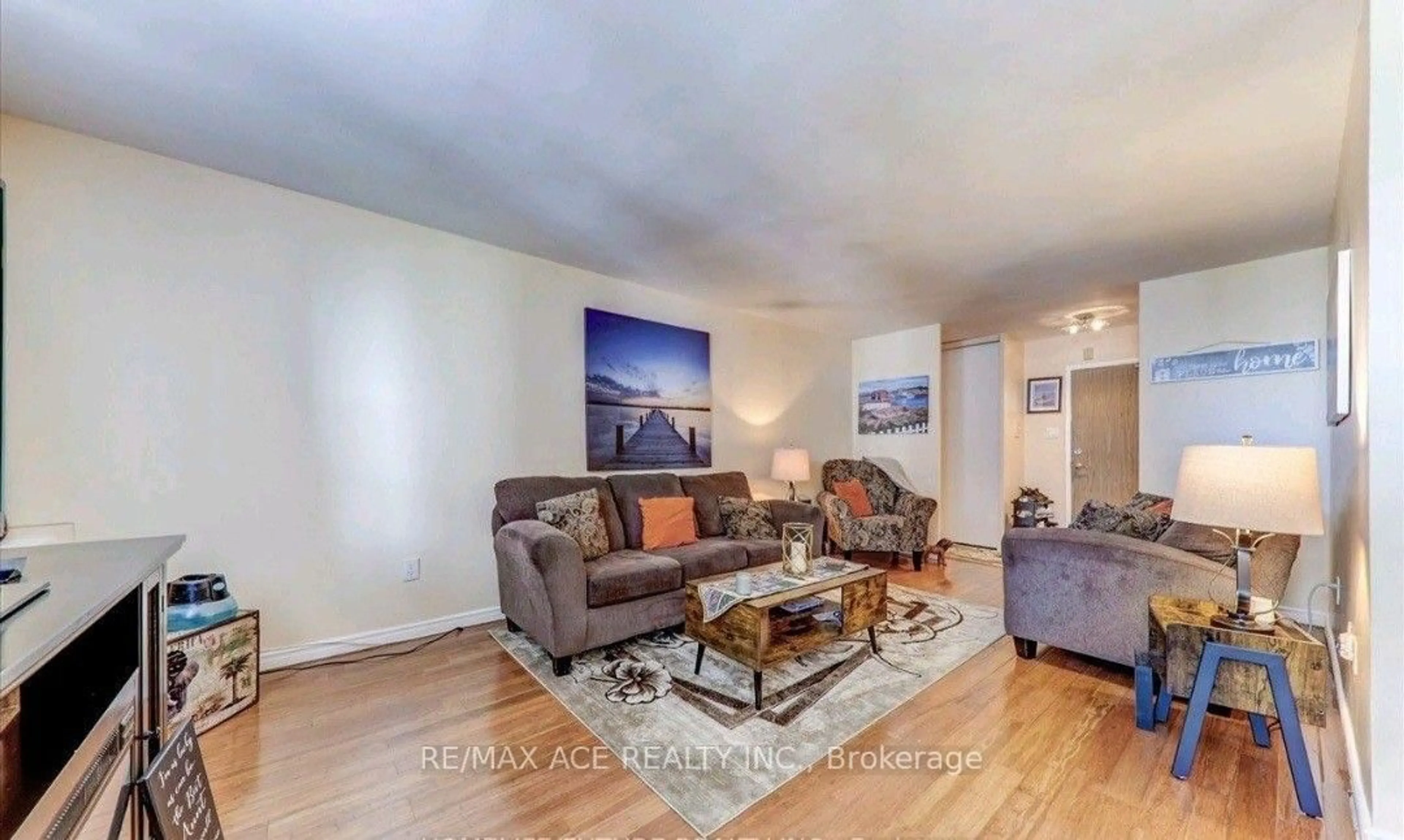 Living room with furniture, wood/laminate floor for 3420 Eglinton Ave #608, Toronto Ontario M1J 2H9