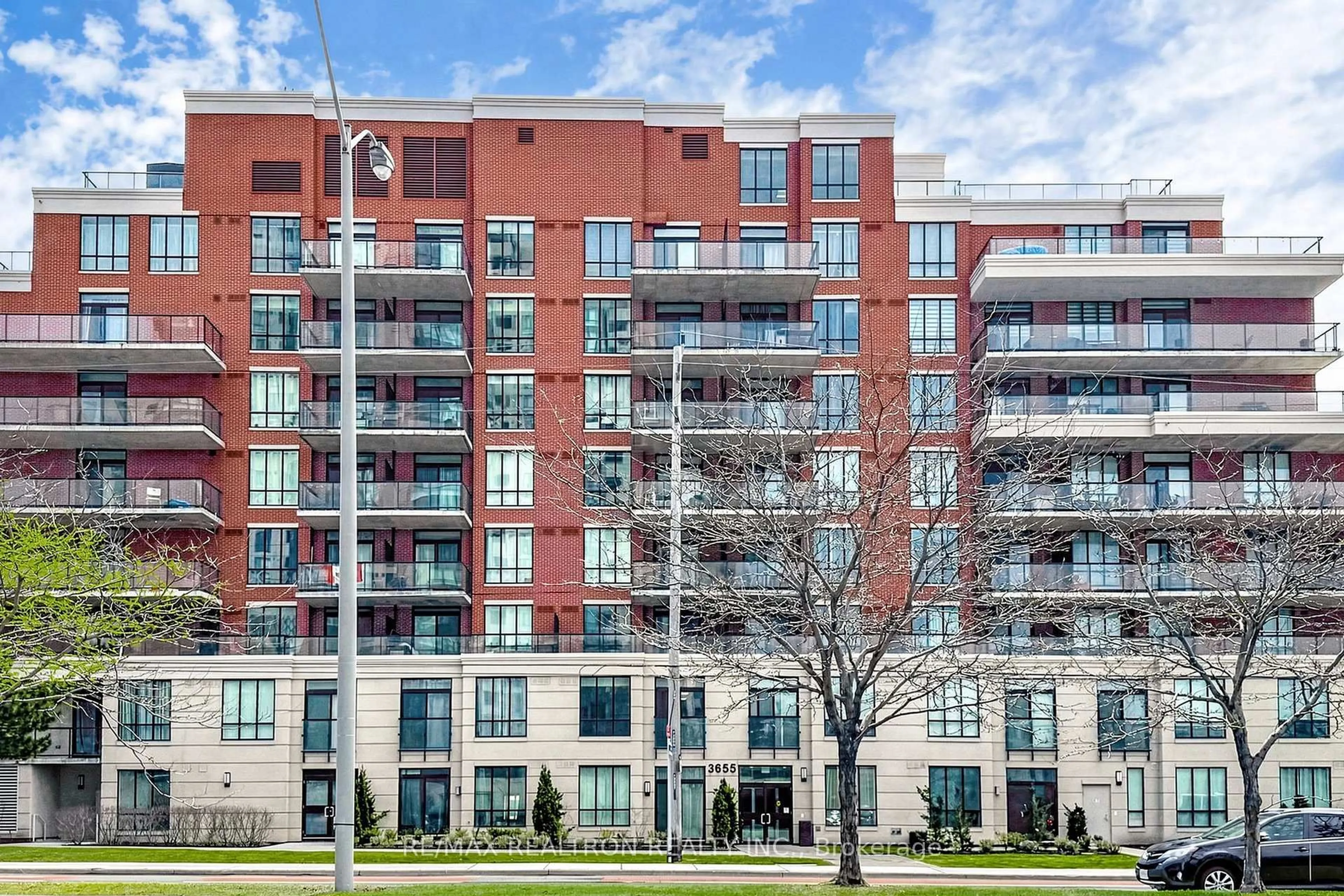 Patio, building for 3655 Kingston Rd #108, Toronto Ontario M1M 0E2