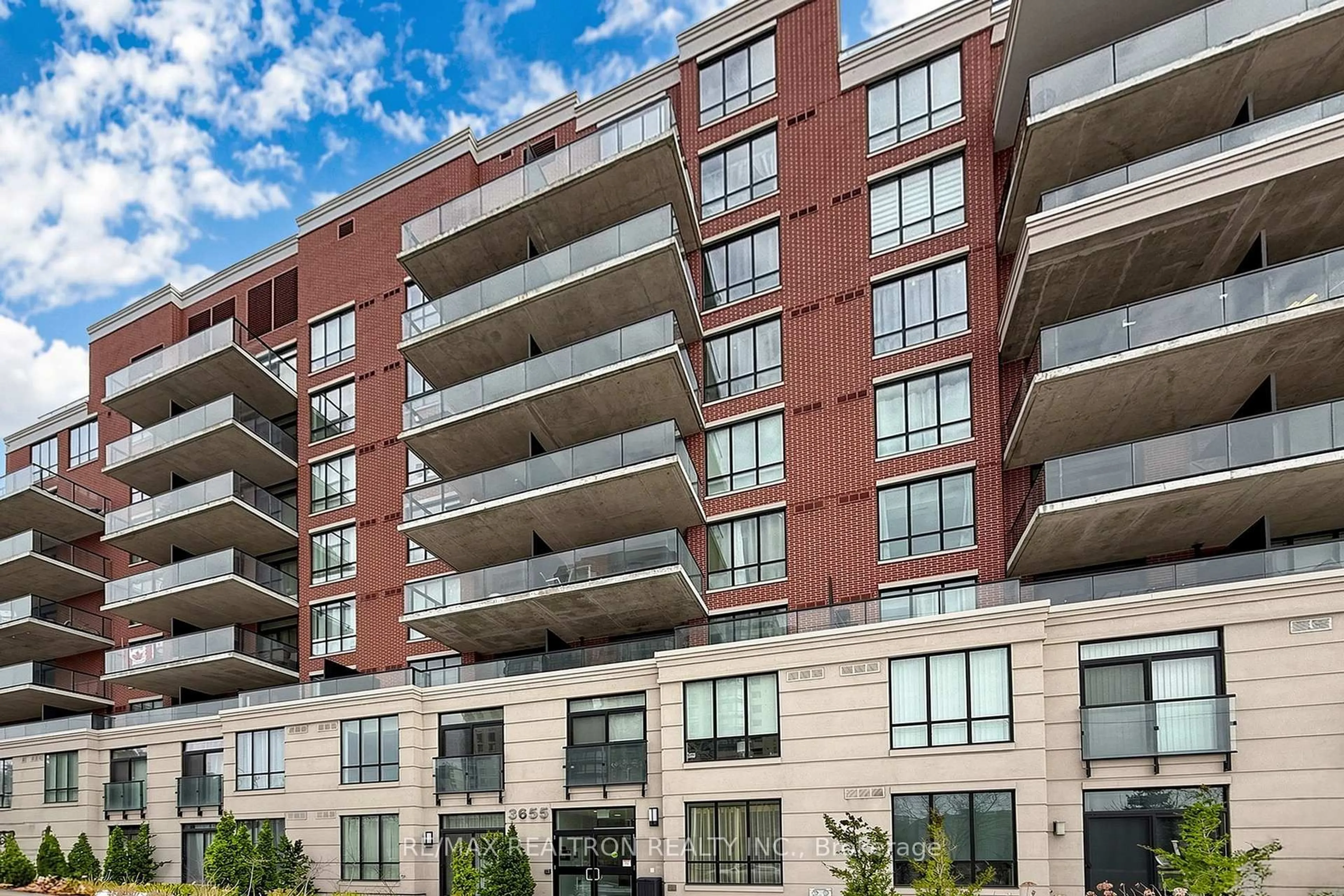 Patio, building for 3655 Kingston Rd #108, Toronto Ontario M1M 0E2