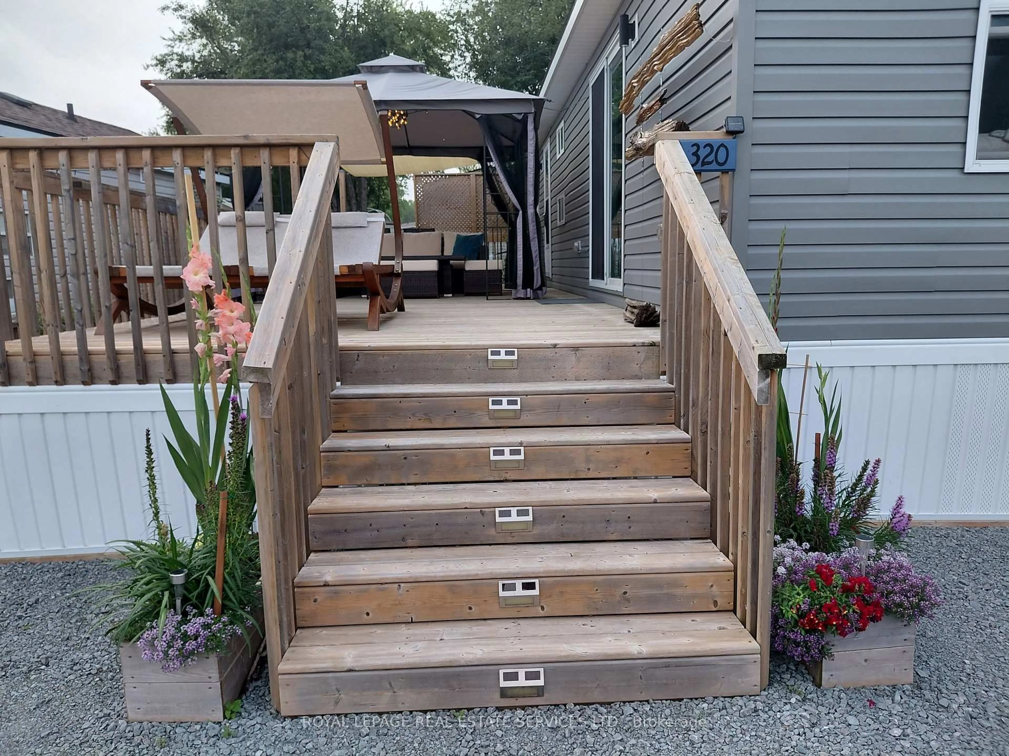 Stairs for 225 Platten Blvd, Scugog Ontario L9L 1B4