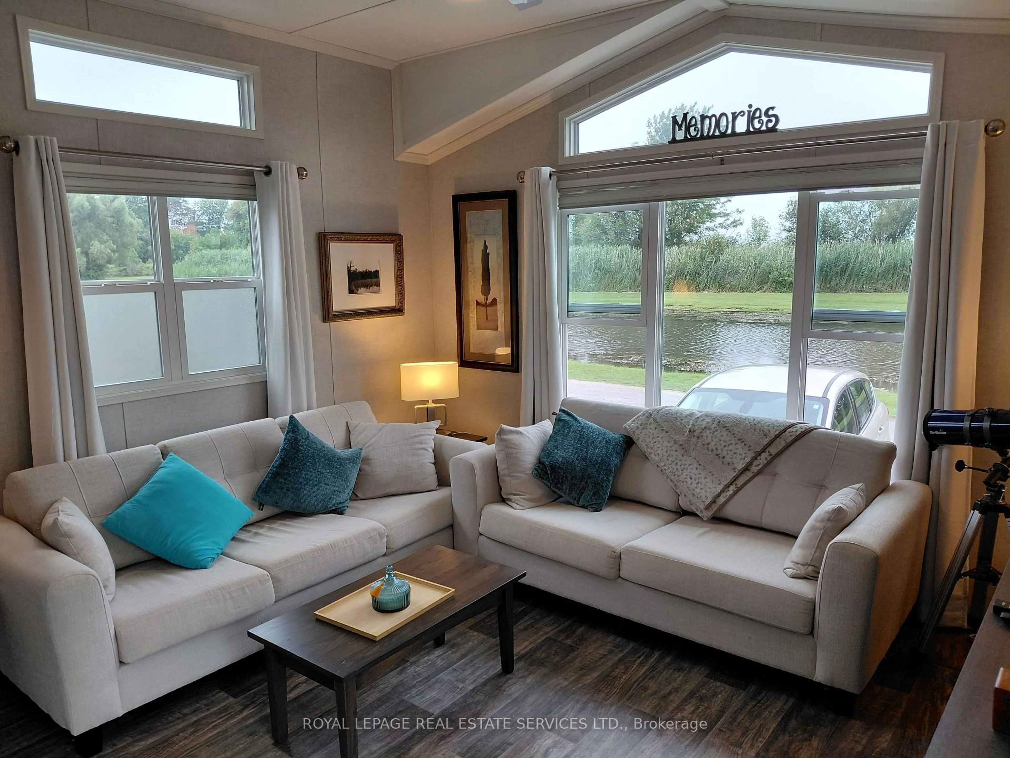 Living room with furniture, wood/laminate floor for 225 Platten Blvd, Scugog Ontario L9L 1B4