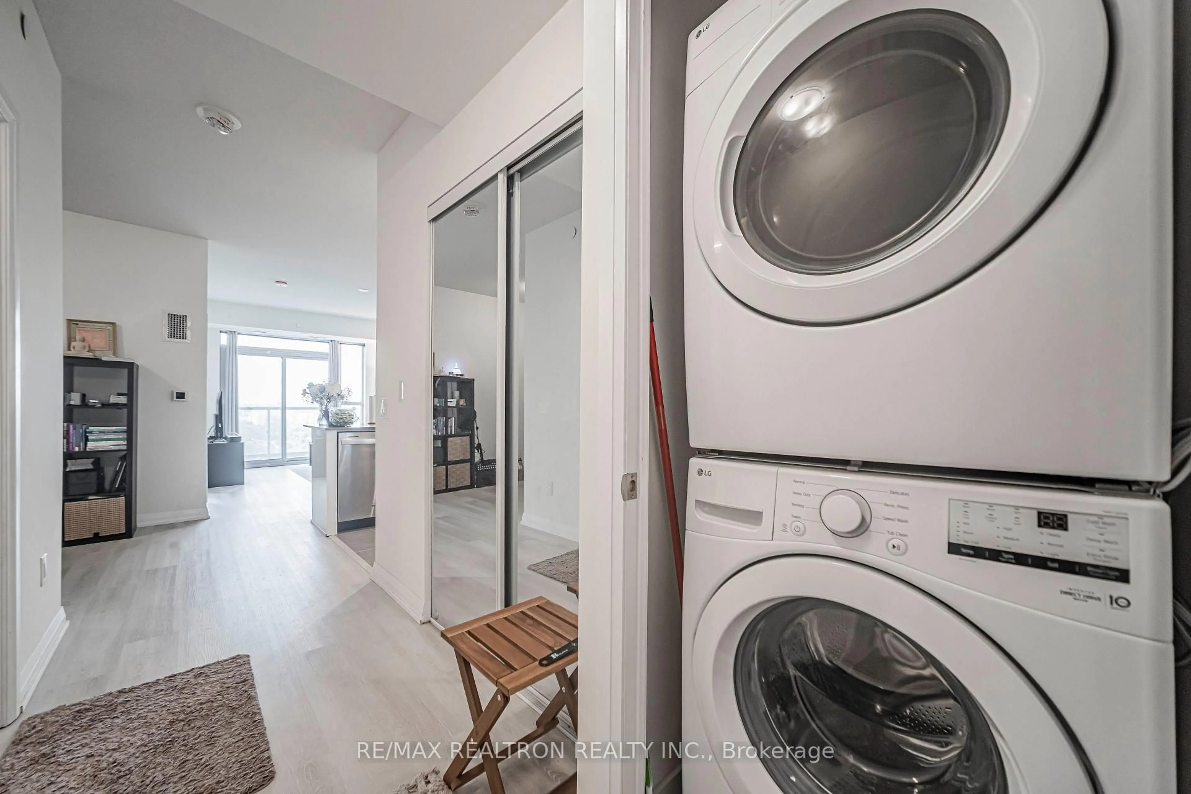 Laundry room for 3260 SHEPPARD Ave #2203, Toronto Ontario M1T 3K3