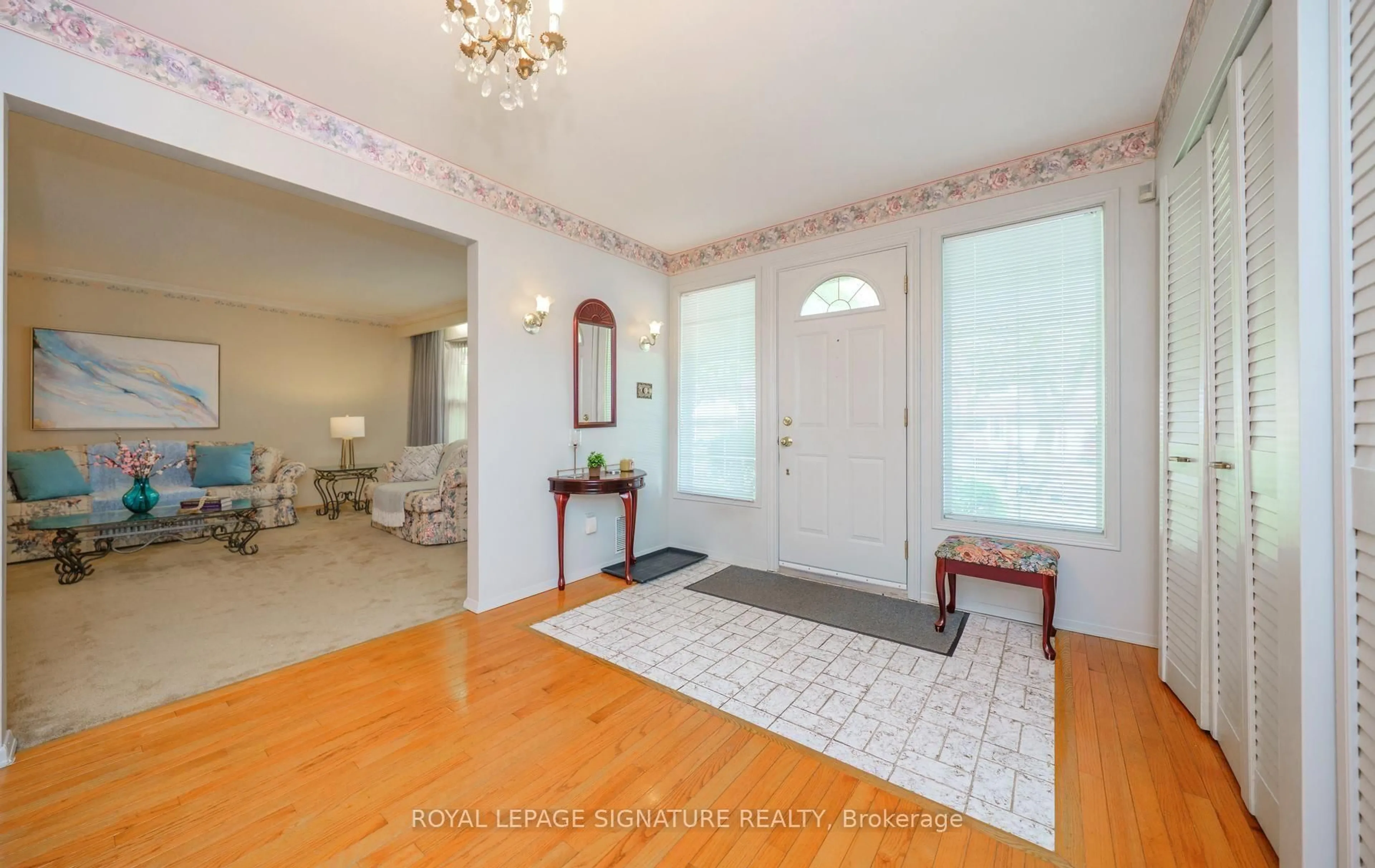 Indoor entryway for 86 Dunmurray Blvd, Toronto Ontario M1T 2K5