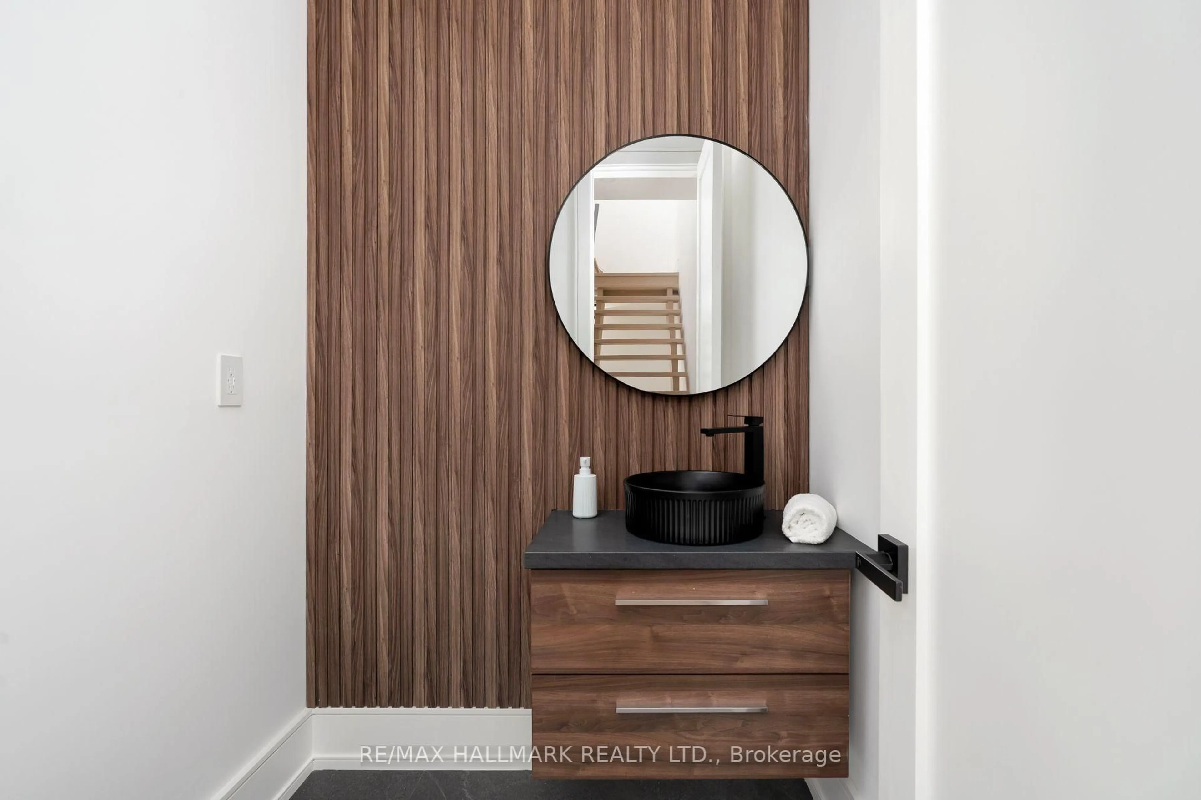 Contemporary bathroom, unknown for 104 Yardley Ave, Toronto Ontario M4B 2B1