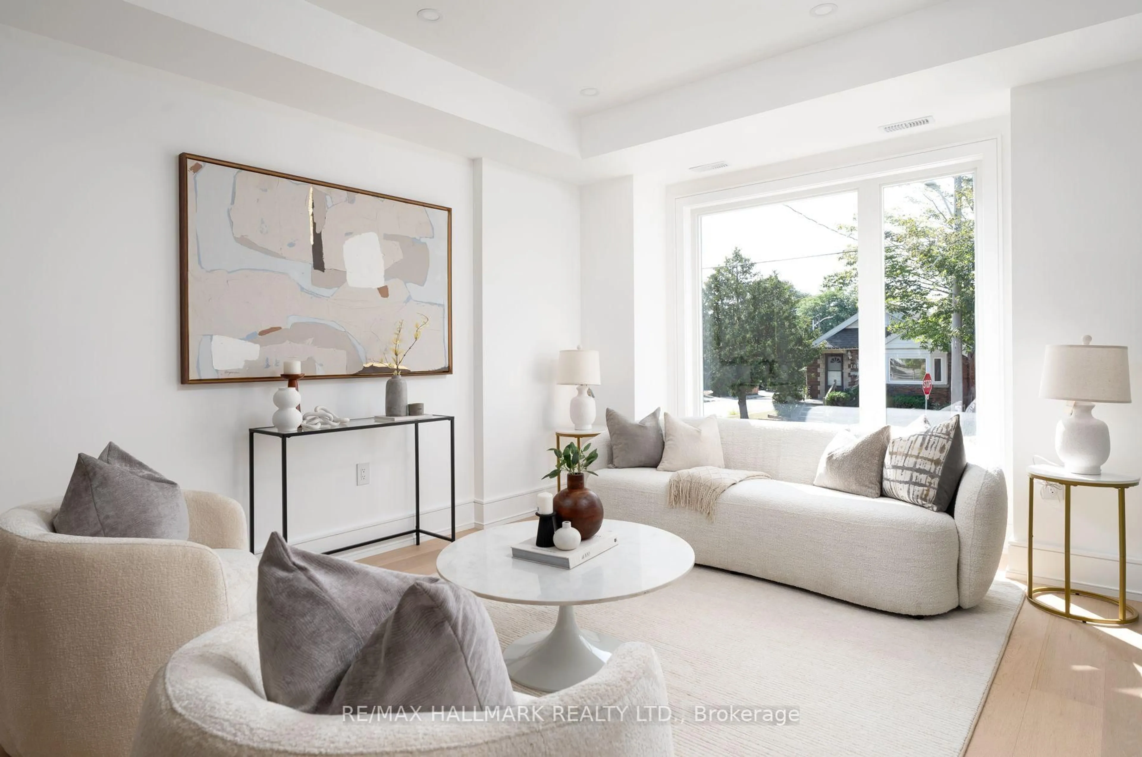 Living room with furniture, unknown for 104 Yardley Ave, Toronto Ontario M4B 2B1