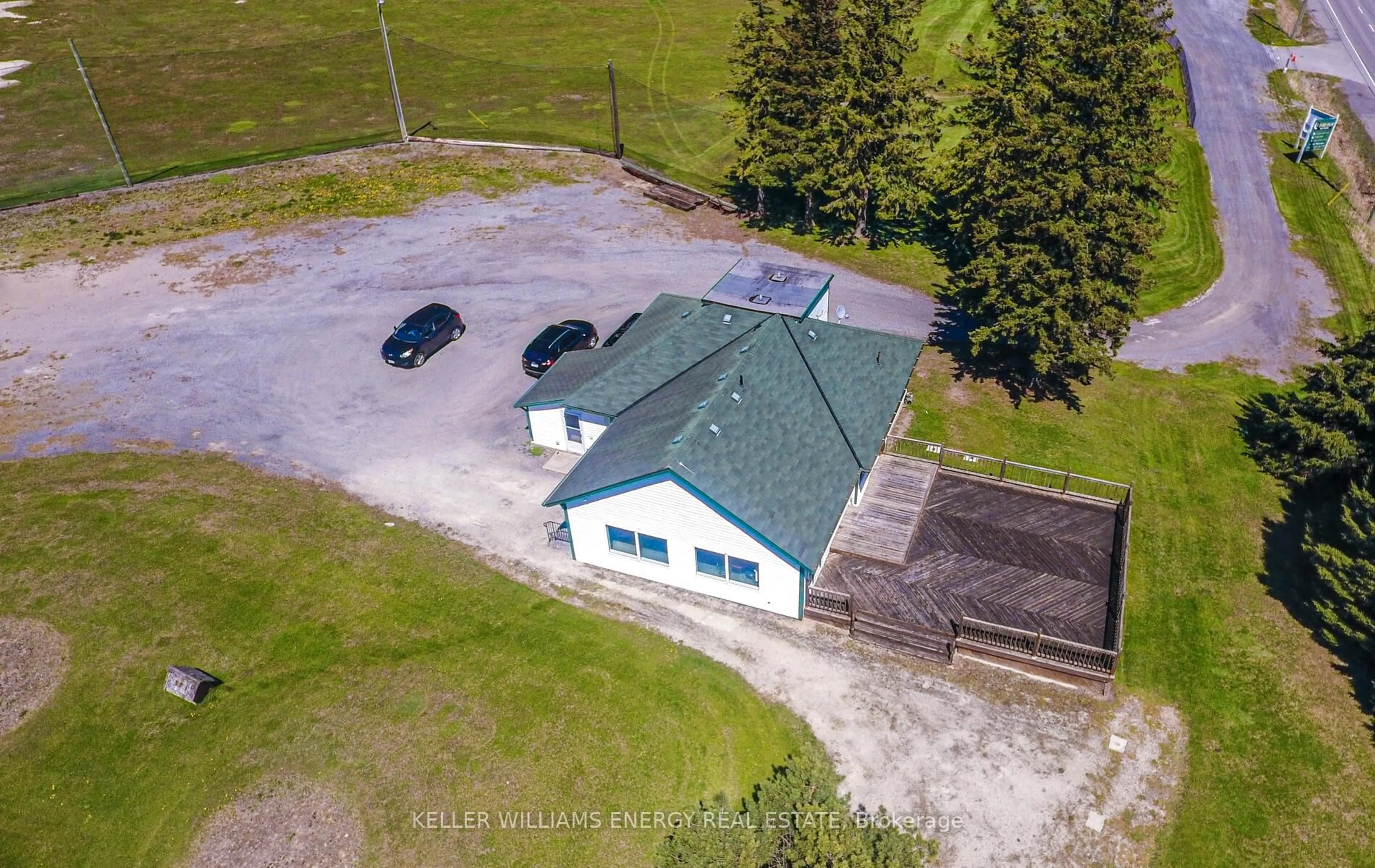 A pic from outside/outdoor area/front of a property/back of a property/a pic from drone, building for 560 Taunton Rd, Ajax Ontario L1T 4S9
