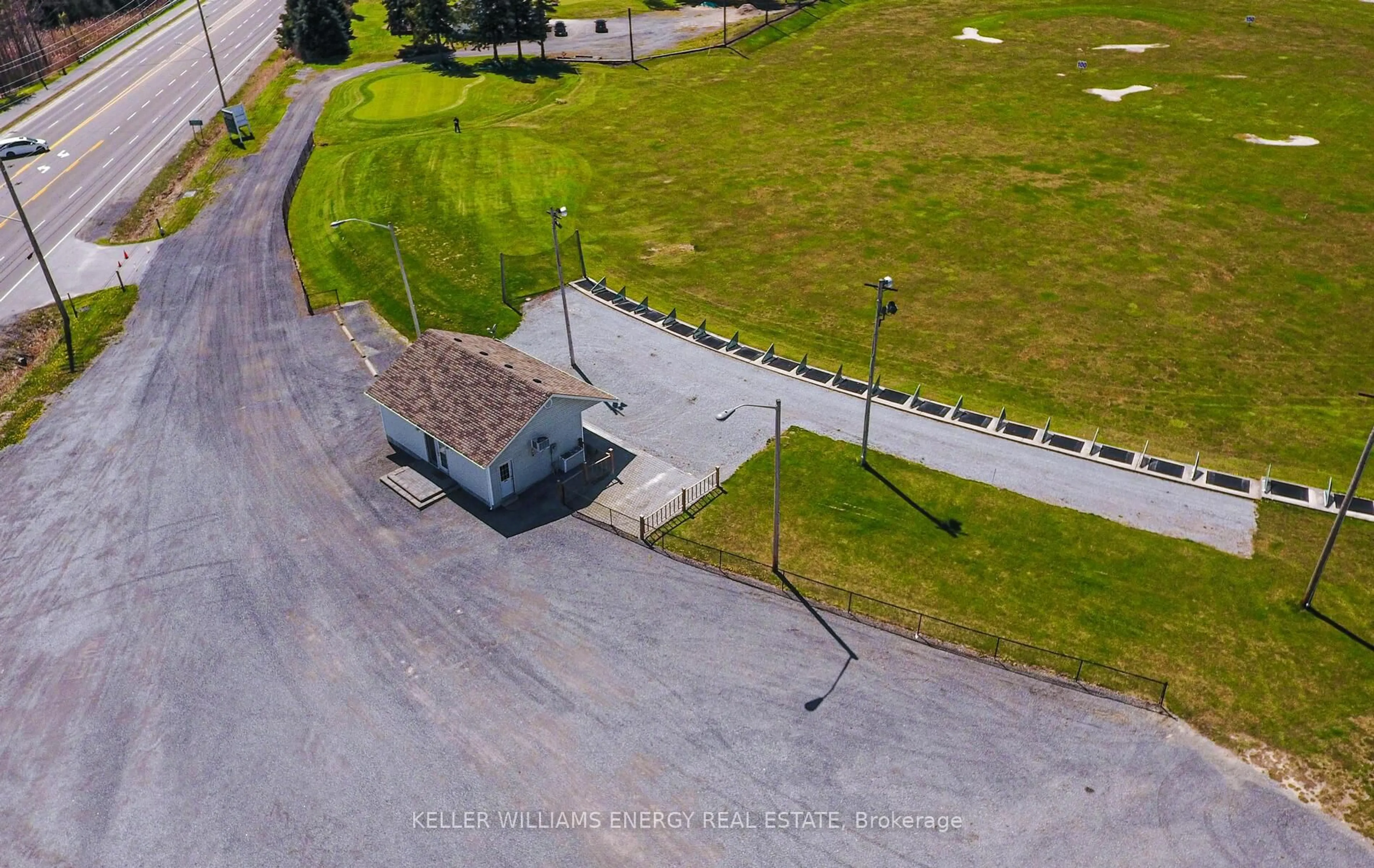 A pic from outside/outdoor area/front of a property/back of a property/a pic from drone, street for 560 Taunton Rd, Ajax Ontario L1T 4S9