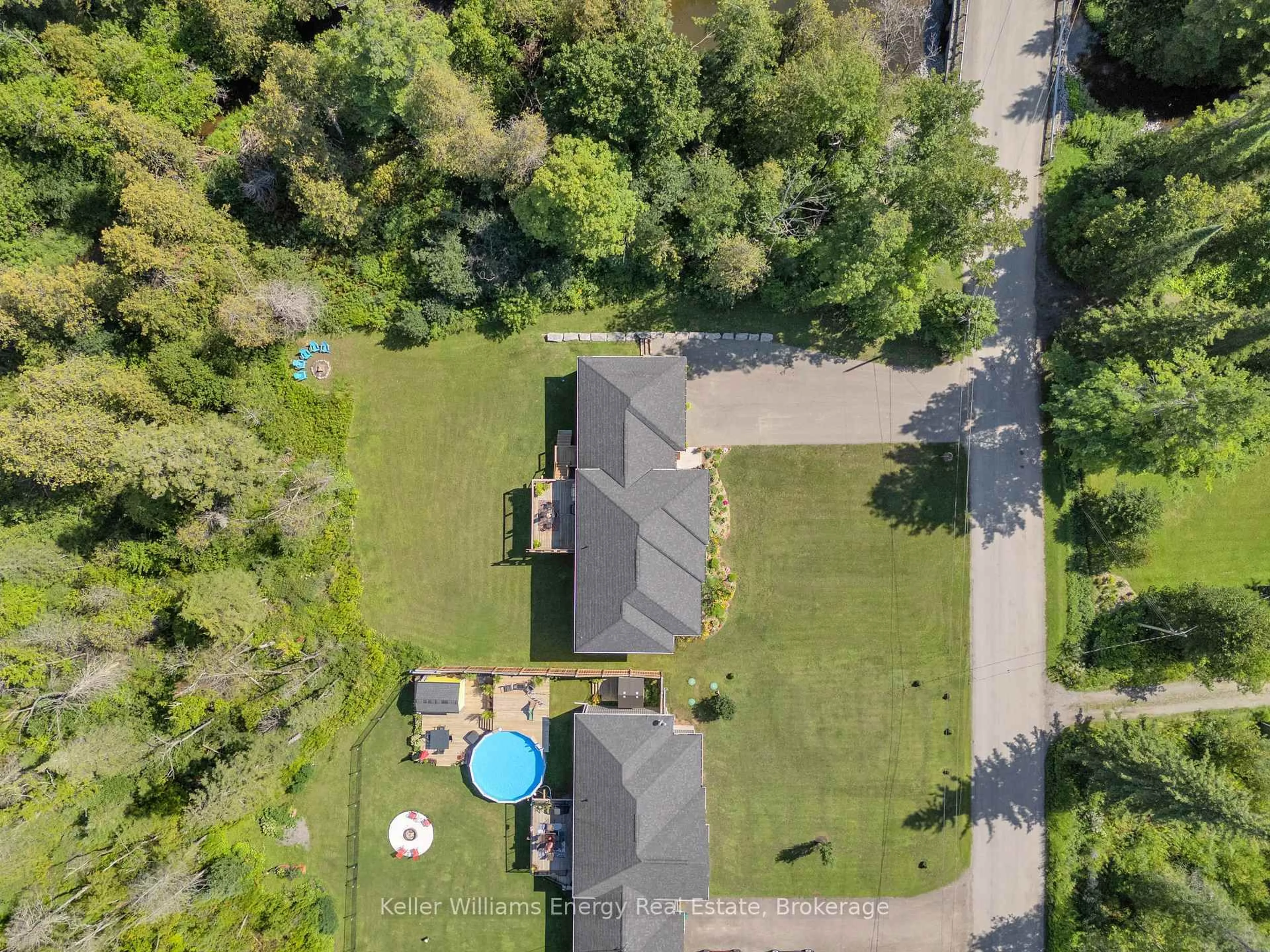 A pic from outside/outdoor area/front of a property/back of a property/a pic from drone, unknown for 29 Waldweg Dr, Scugog Ontario L0B 1B0