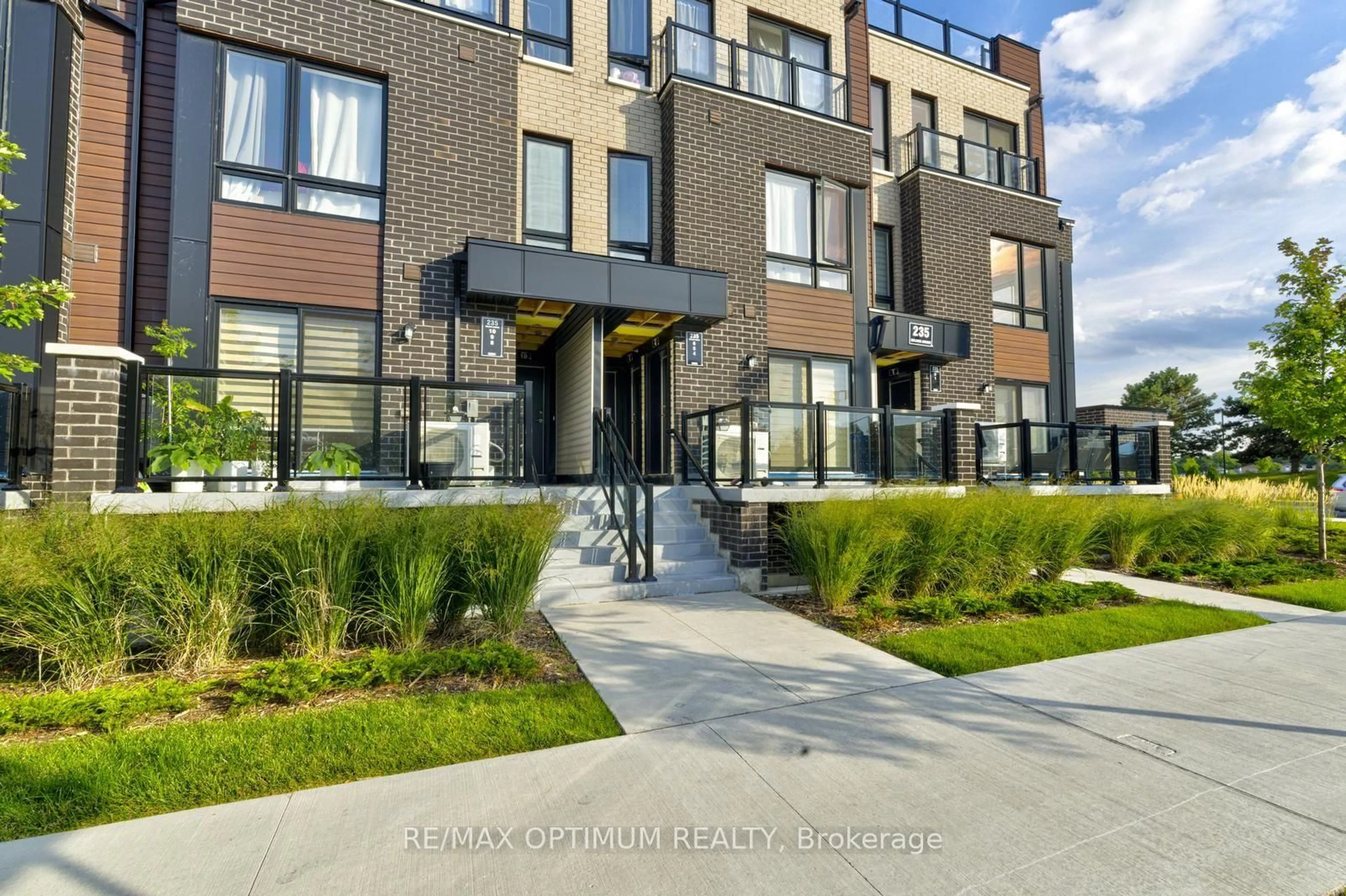 Patio, street for 235 Mclevin Ave #4, Toronto Ontario M1B 0E8