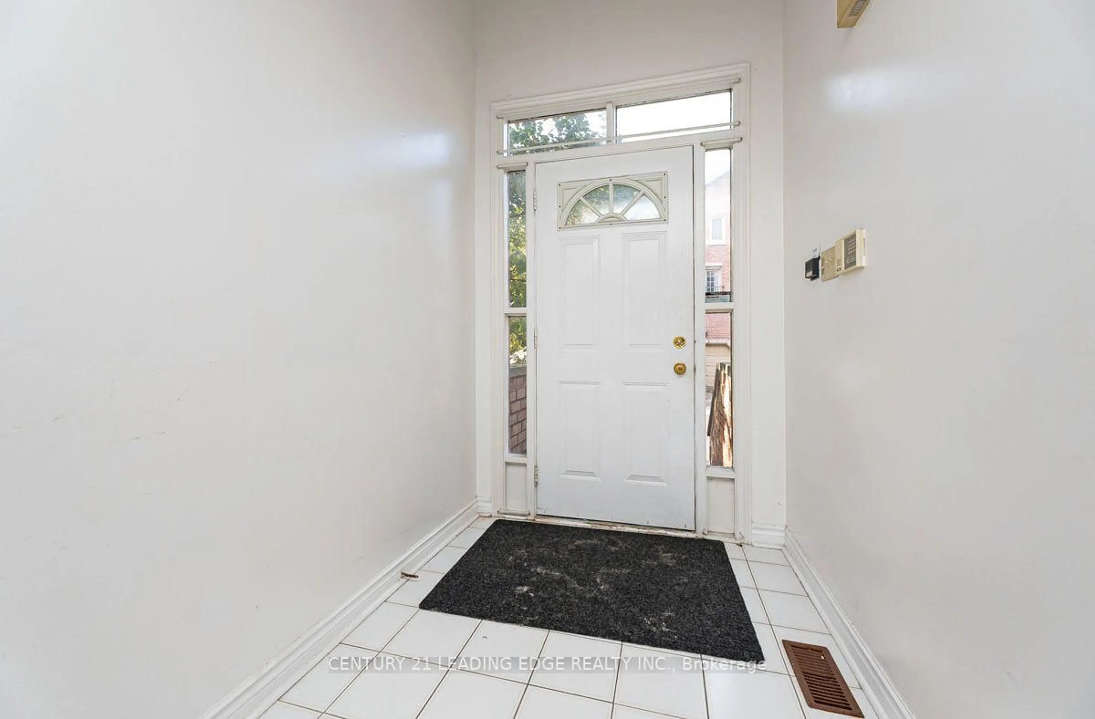 Indoor entryway for 3 Reidmount Ave #1, Toronto Ontario M1S 1B3