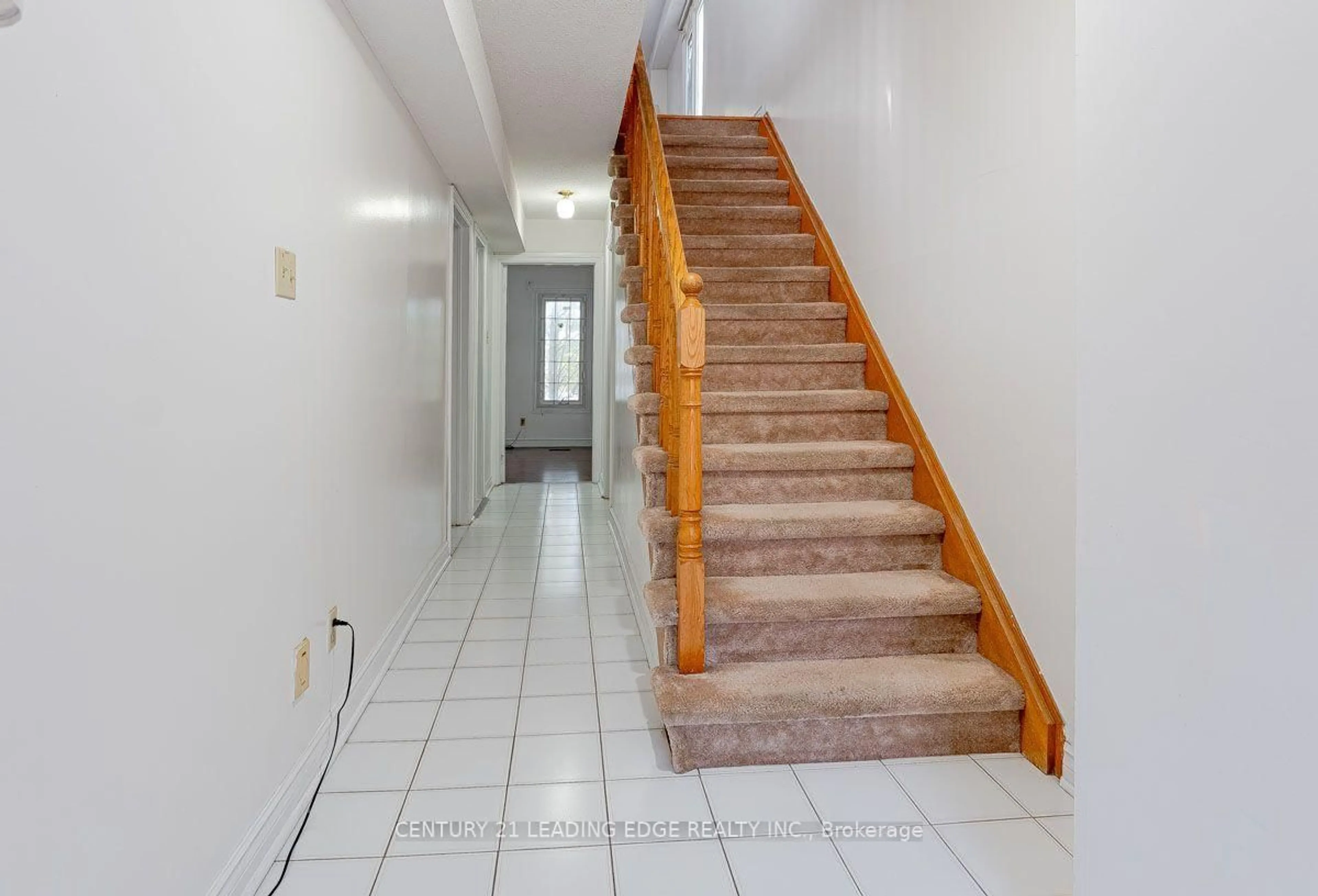 Indoor foyer for 3 Reidmount Ave #1, Toronto Ontario M1S 1B3