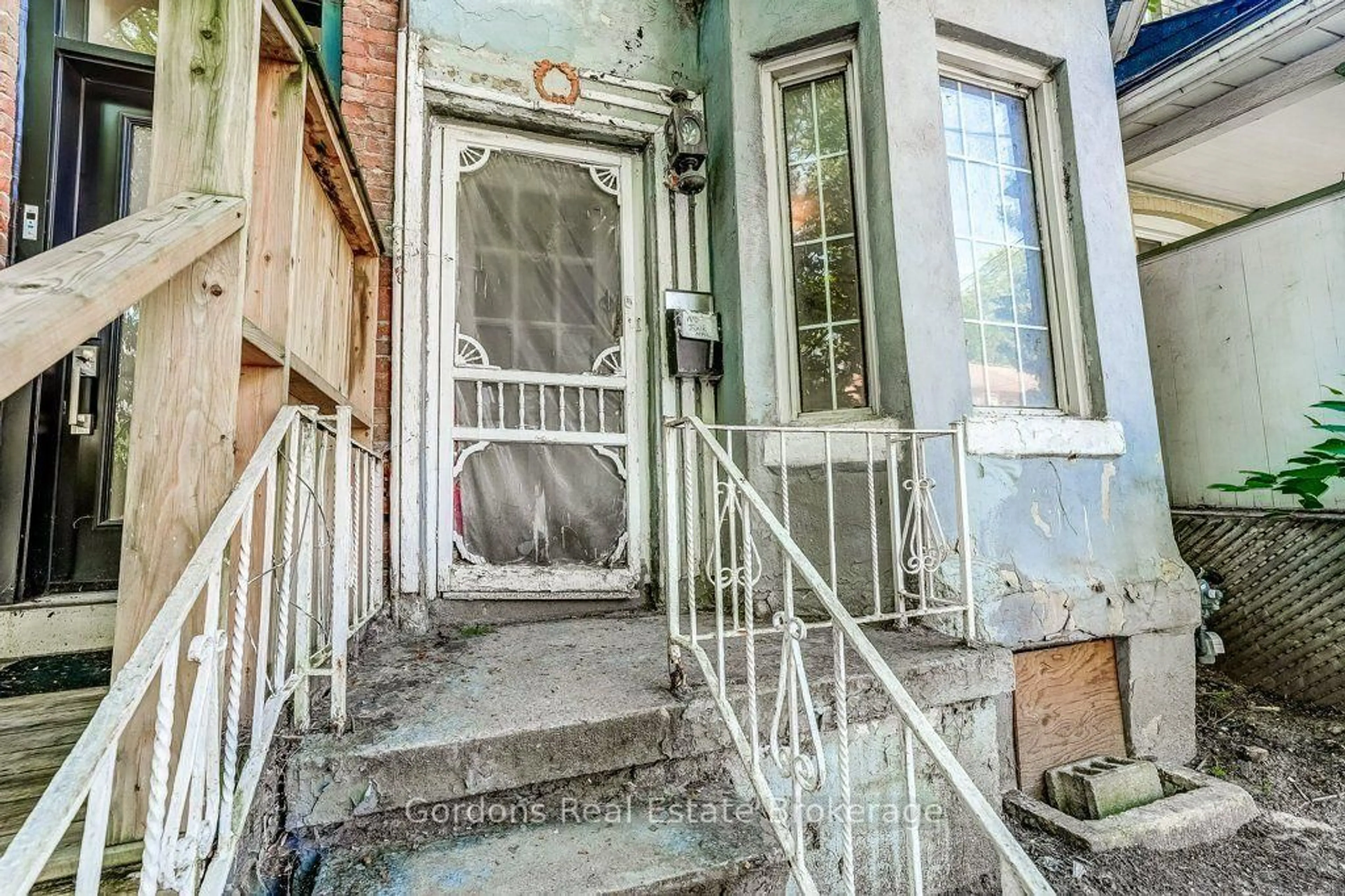Stairs for 166 Munro St, Toronto Ontario M4M 2B9