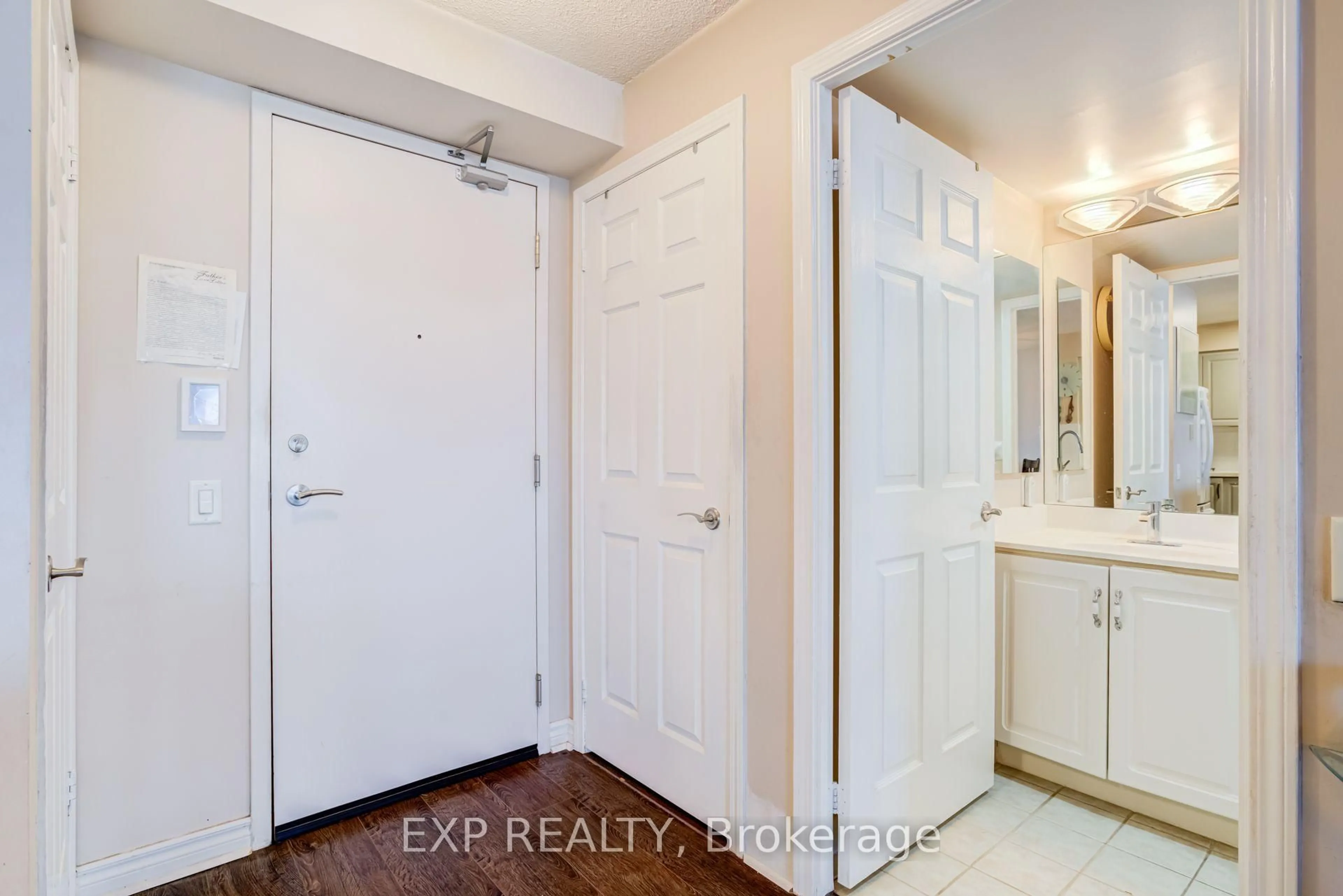 Indoor entryway for 8 Mondeo Dr #1409, Toronto Ontario M1P 5C7