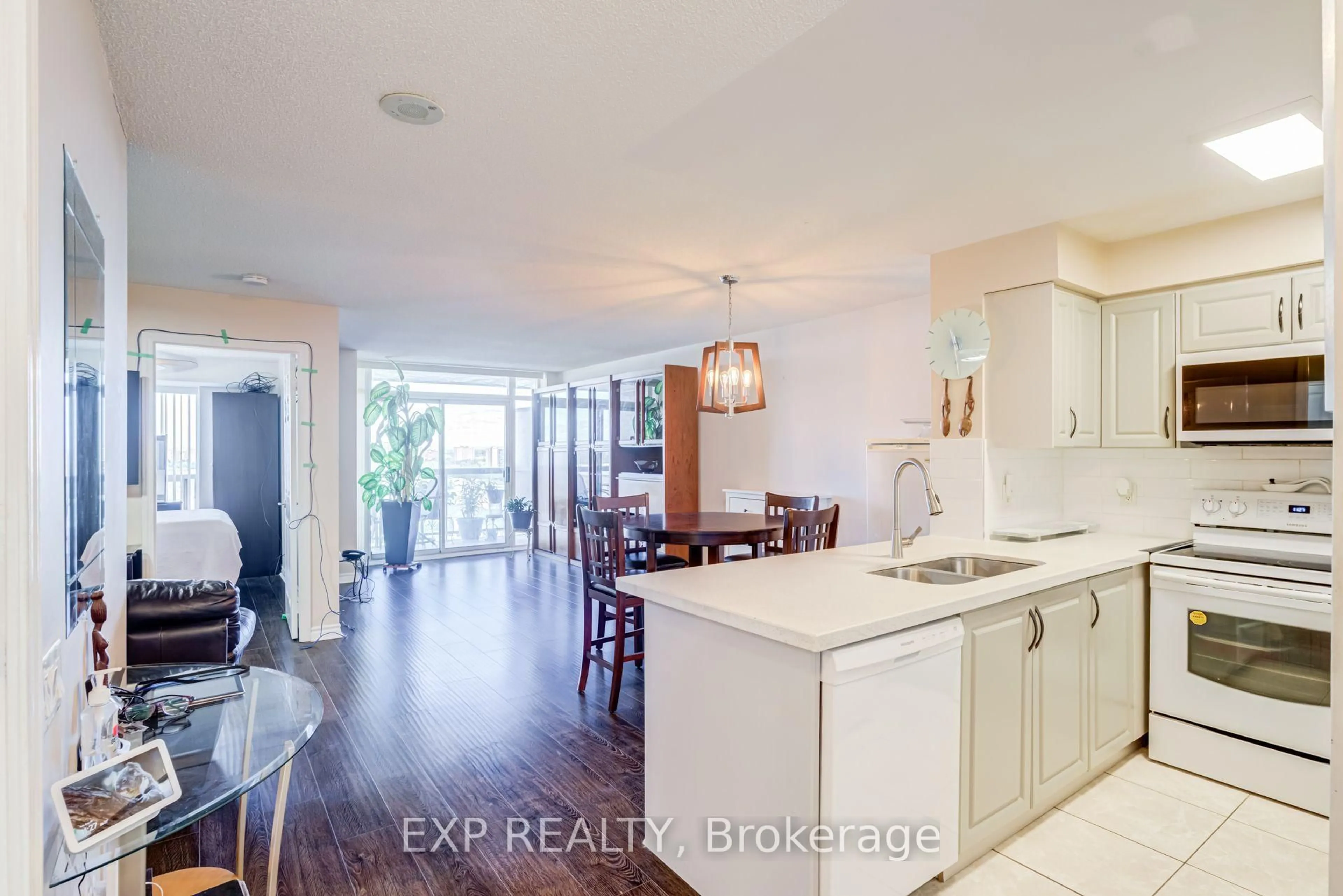 Open concept kitchen, unknown for 8 Mondeo Dr #1409, Toronto Ontario M1P 5C7
