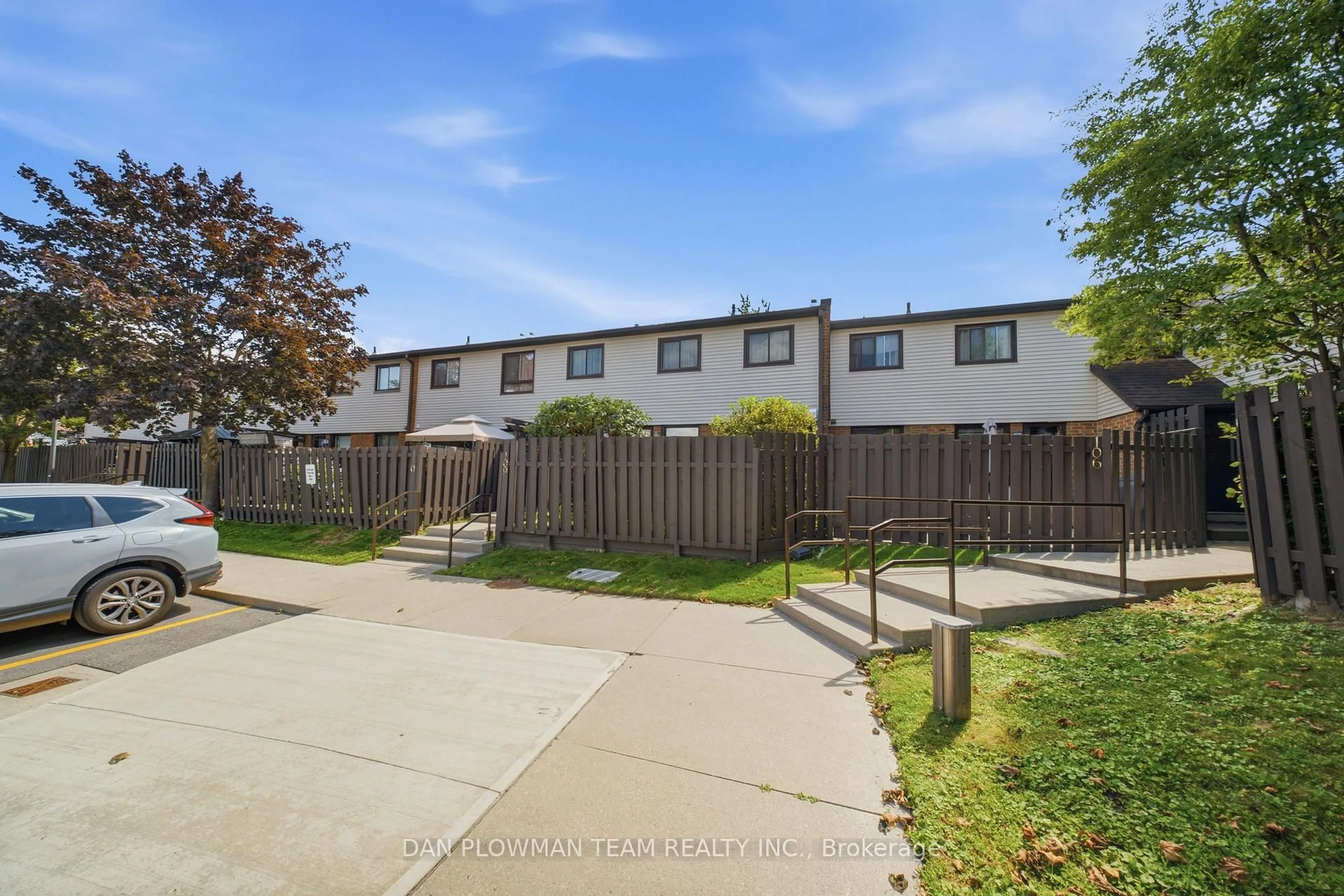 A pic from outside/outdoor area/front of a property/back of a property/a pic from drone, street for 960 Glen St #108, Oshawa Ontario L1J 6E8